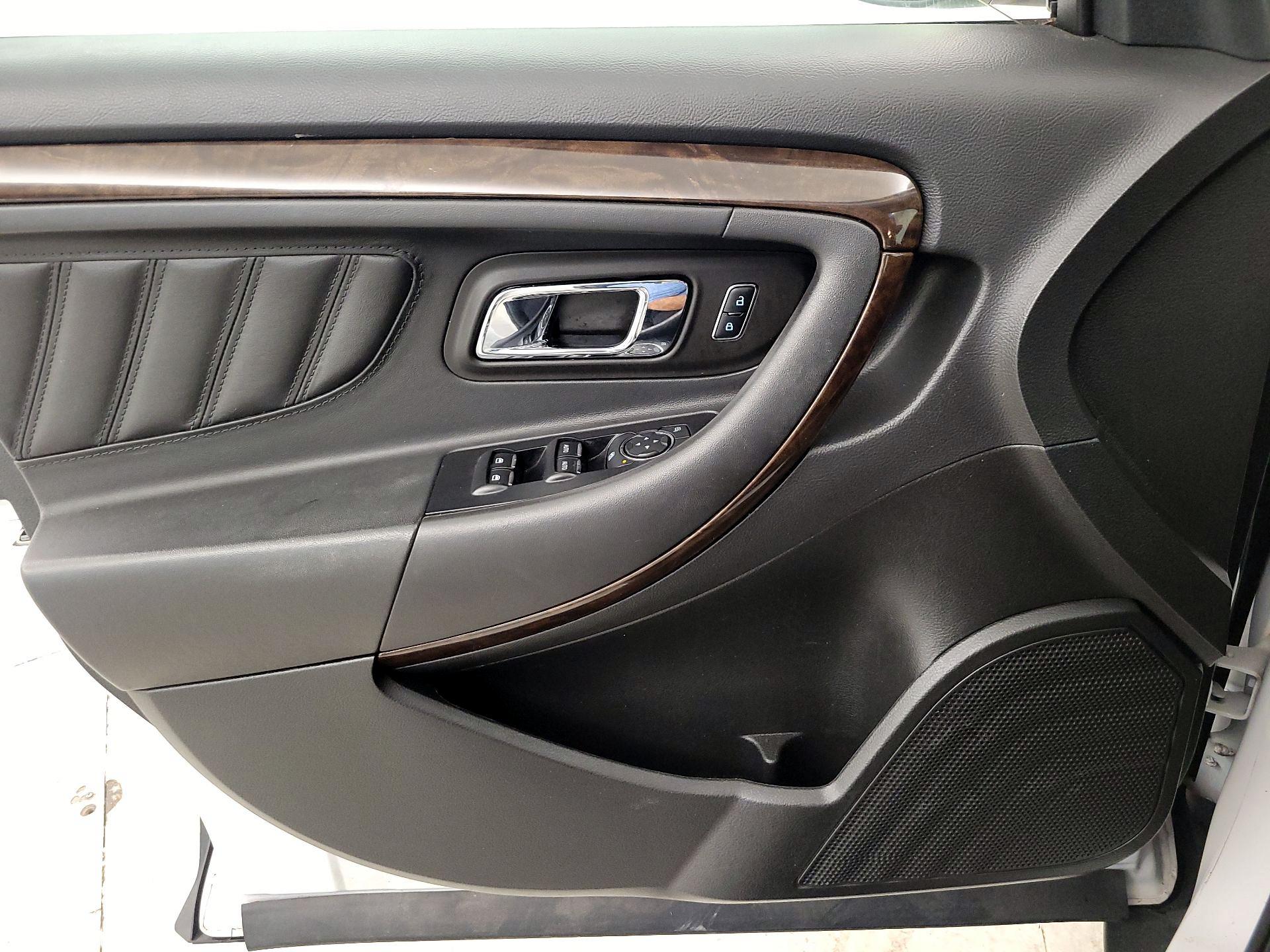 Thumbnail: 2014 Ford Taurus - 12