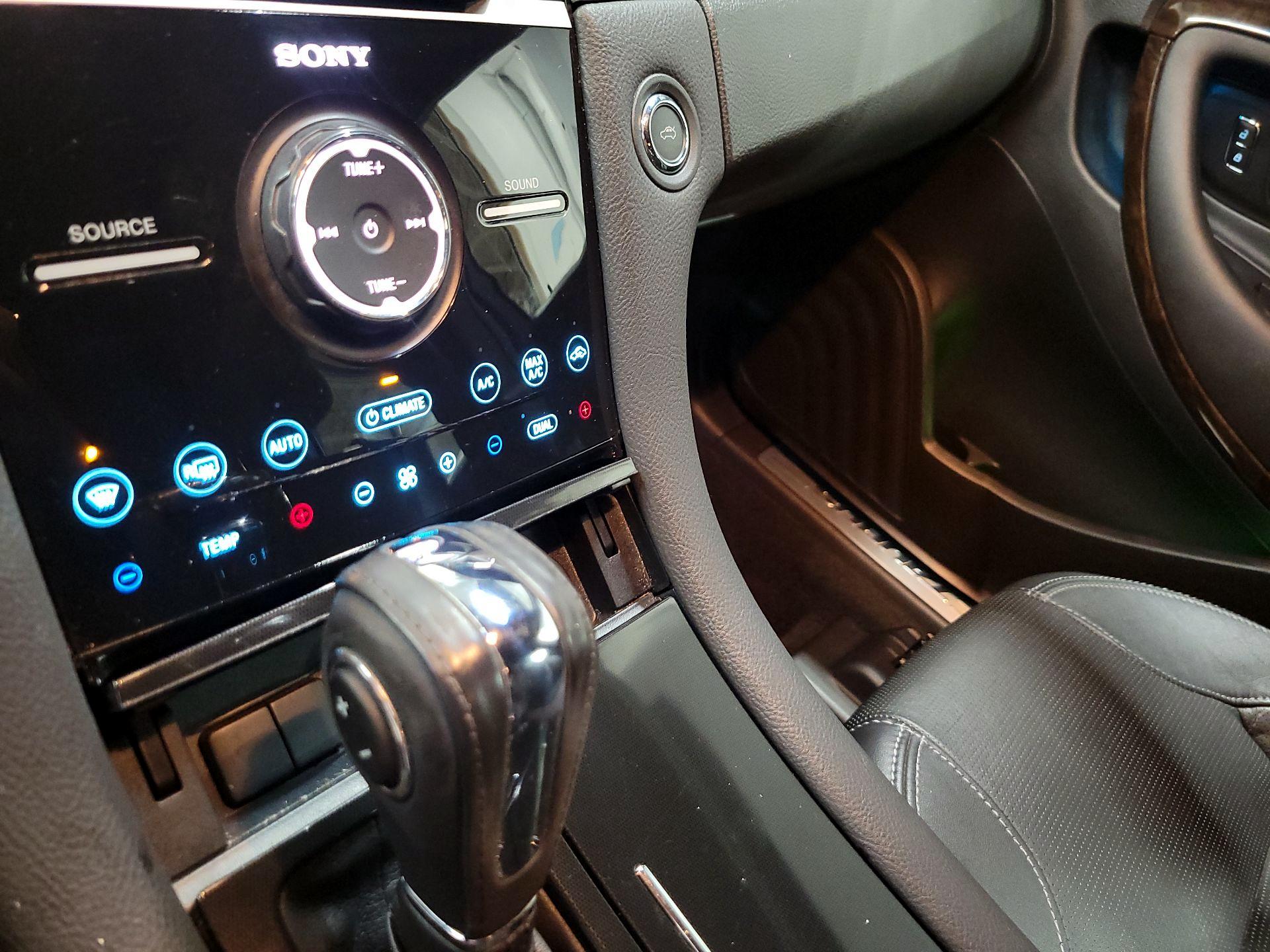 Thumbnail: 2014 Ford Taurus - 17