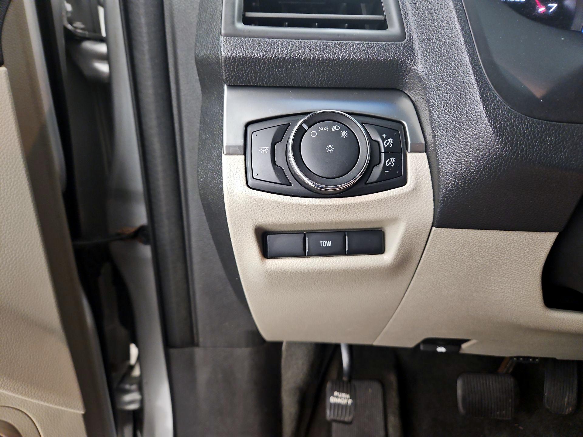 Thumbnail: 2014 Ford Explorer - 13