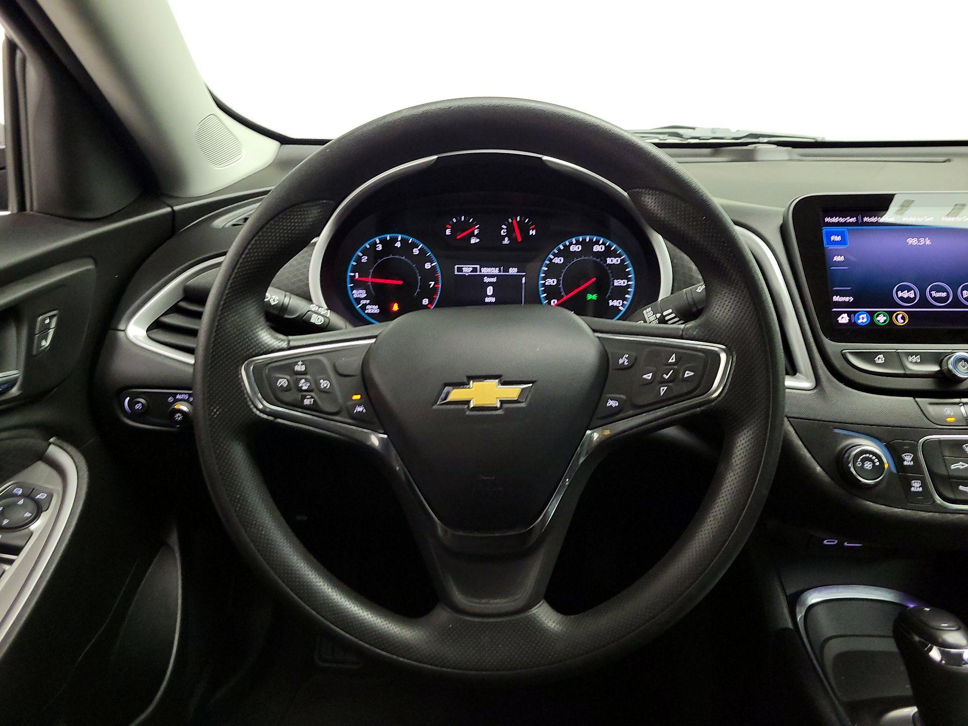 Thumbnail: 2020 Chevrolet Malibu - 10