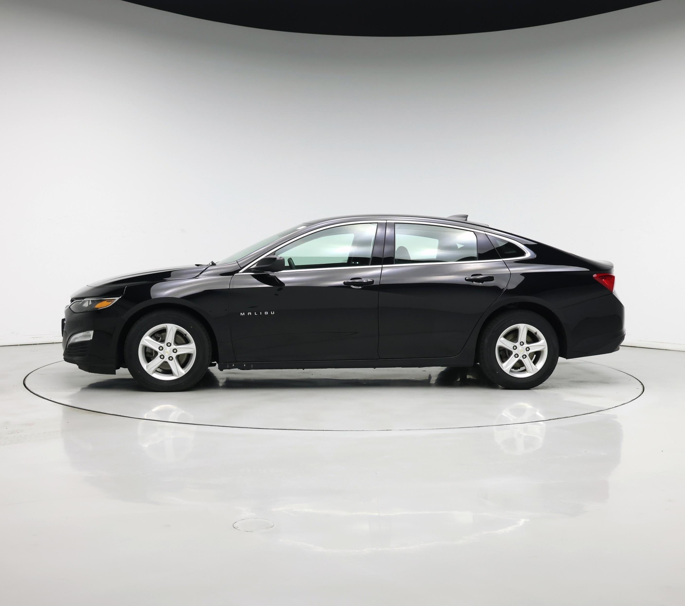 Thumbnail: 2020 Chevrolet Malibu - 3