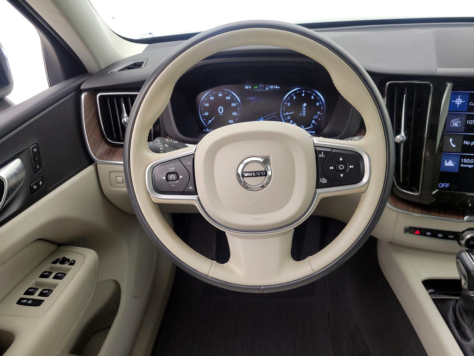 Thumbnail: 2021 Volvo XC60 - 10