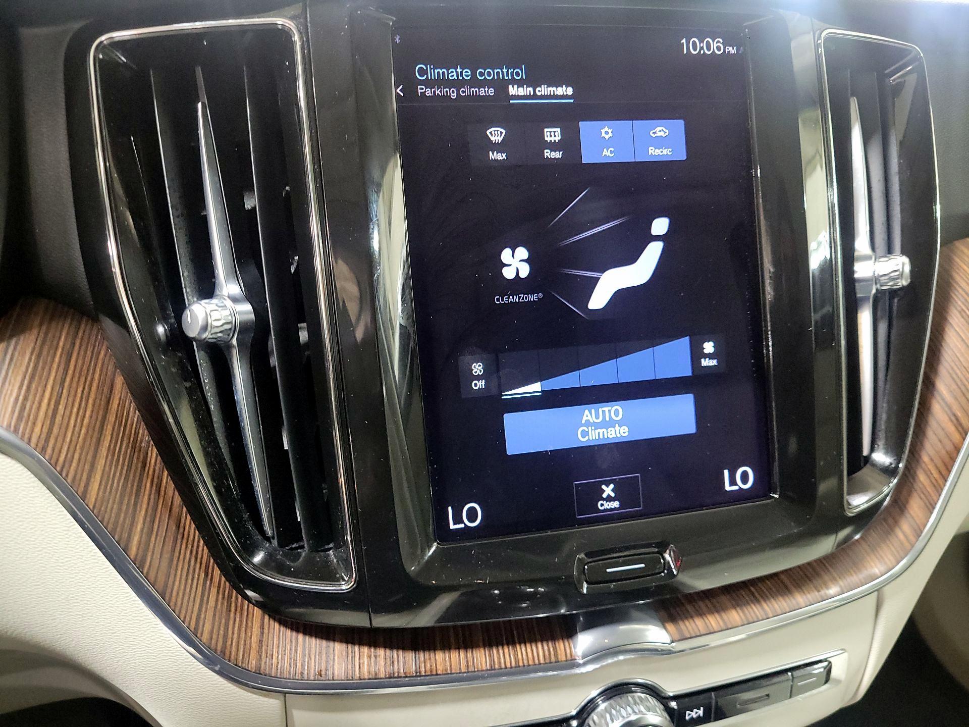 Thumbnail: 2021 Volvo XC60 - 17