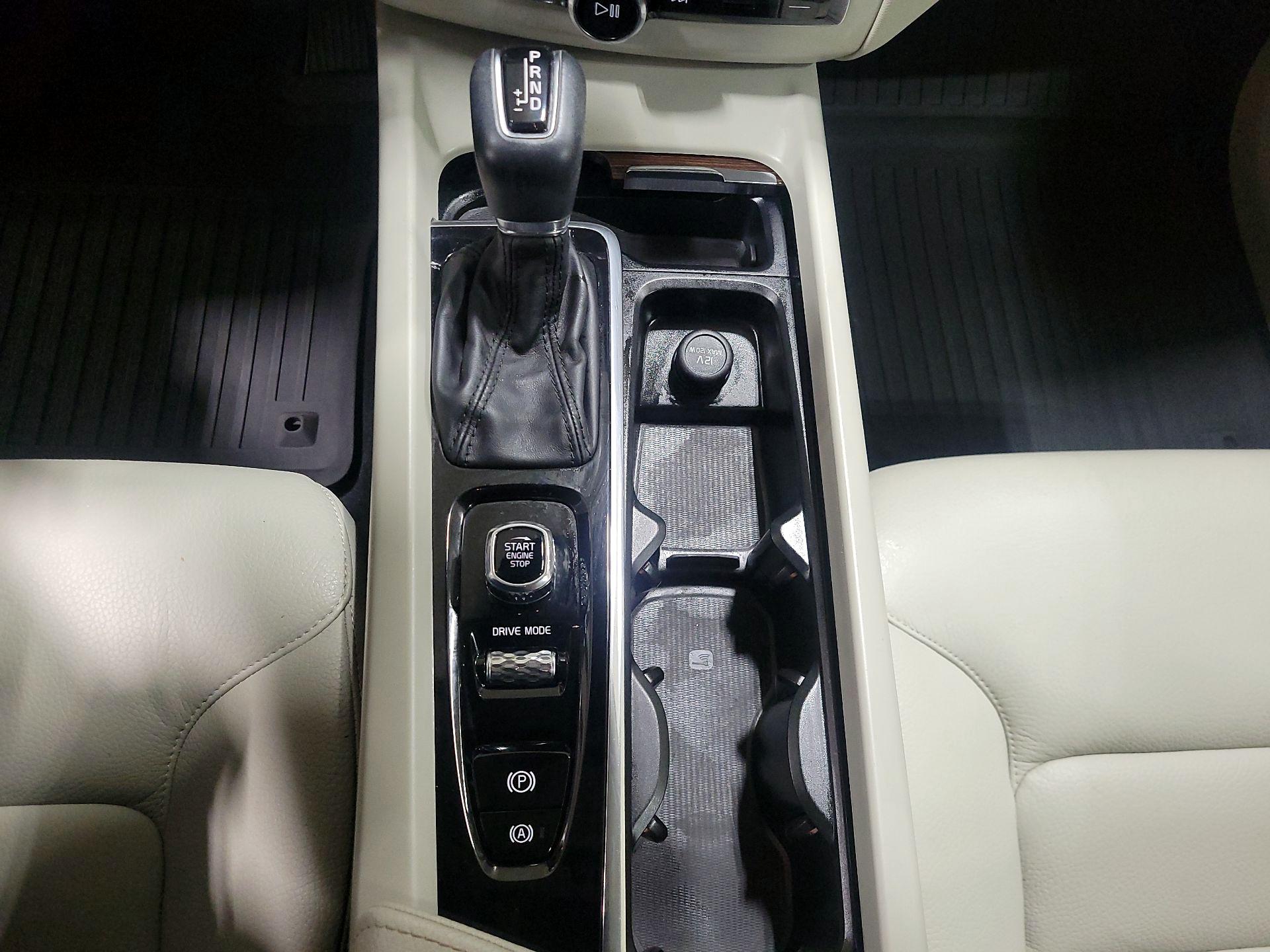 Thumbnail: 2021 Volvo XC60 - 18