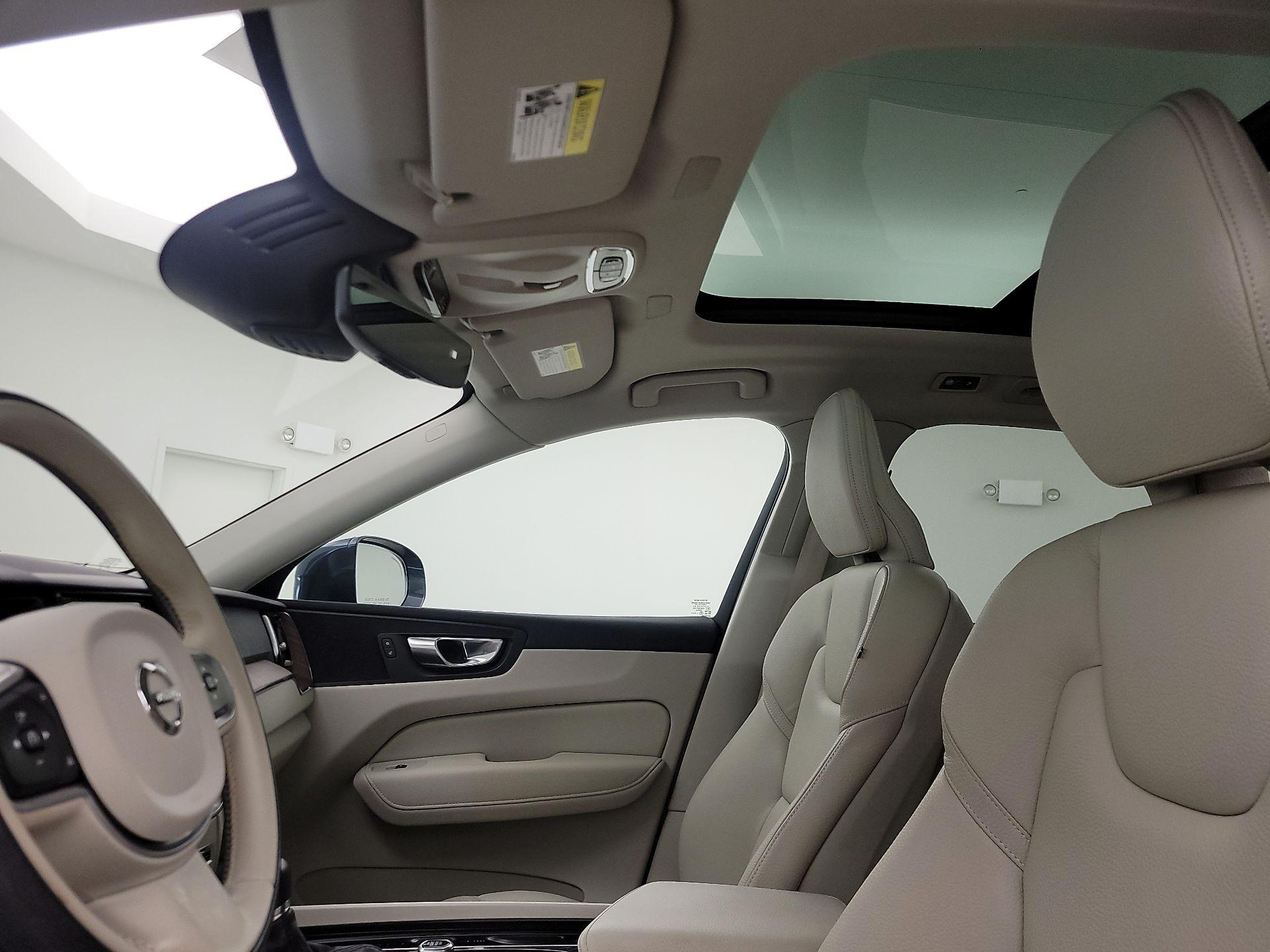 Thumbnail: 2021 Volvo XC60 - 20
