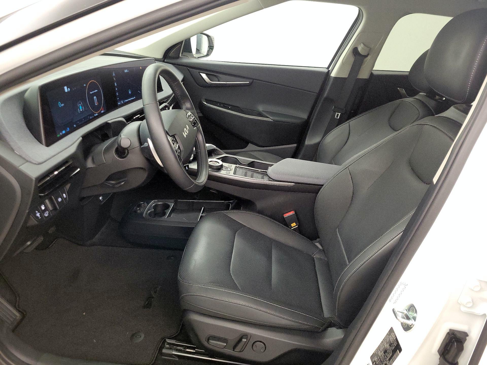 Thumbnail: 2022 Kia EV6 - 11