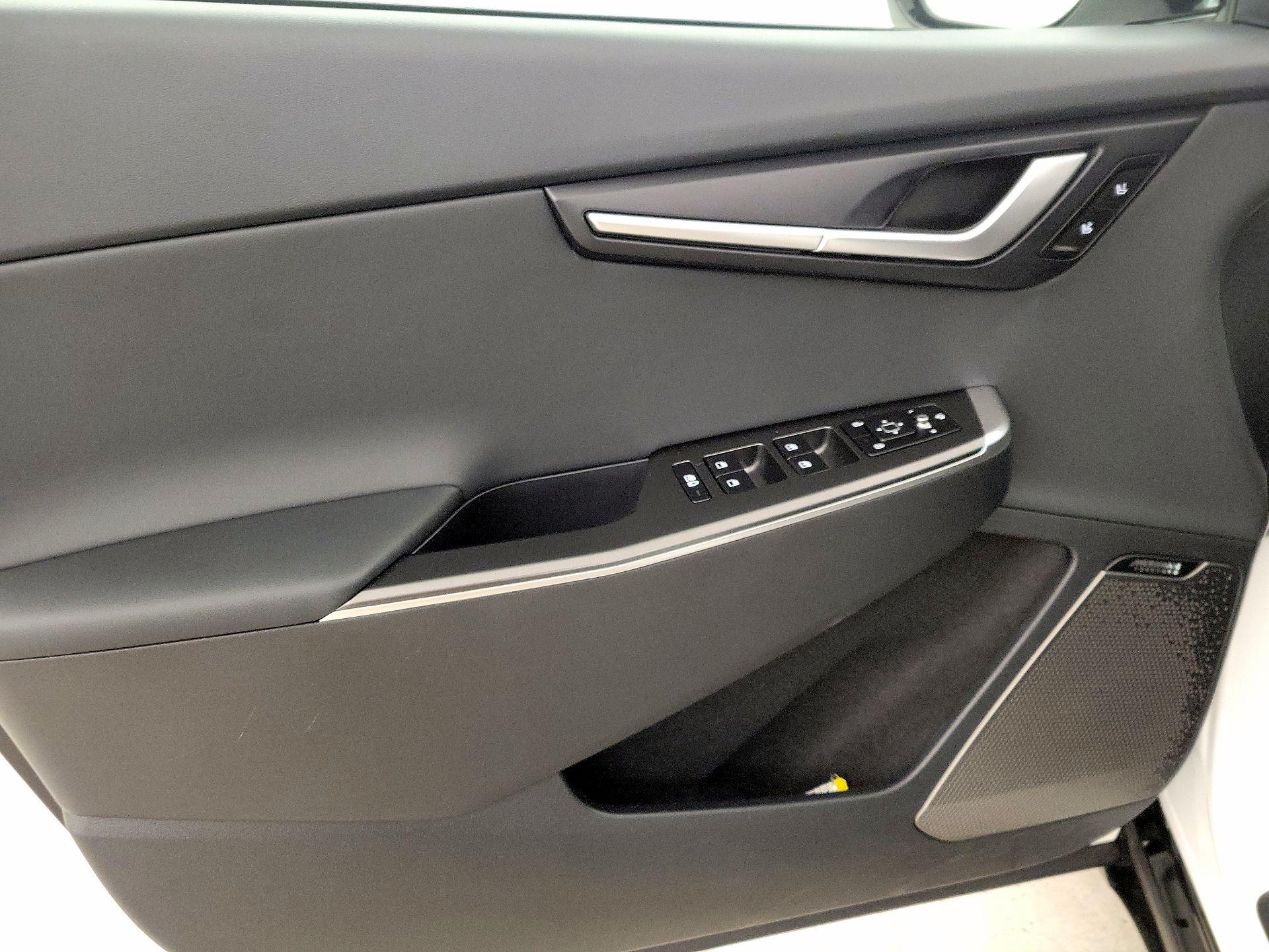 Thumbnail: 2022 Kia EV6 - 12