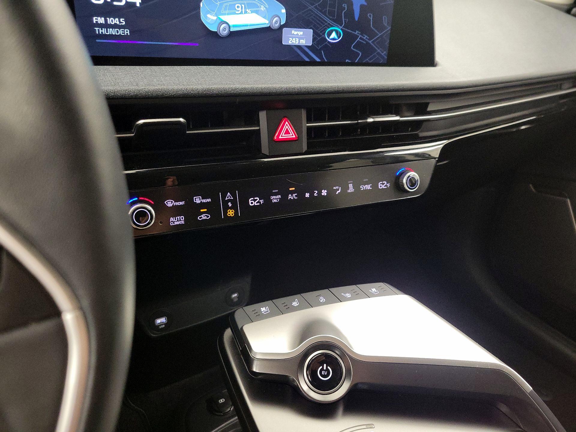 Thumbnail: 2022 Kia EV6 - 17