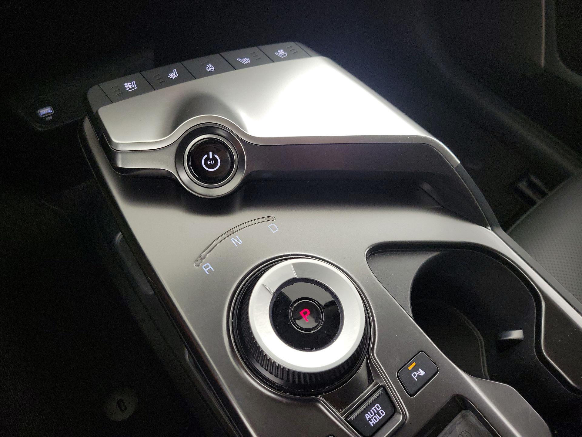 Thumbnail: 2022 Kia EV6 - 18