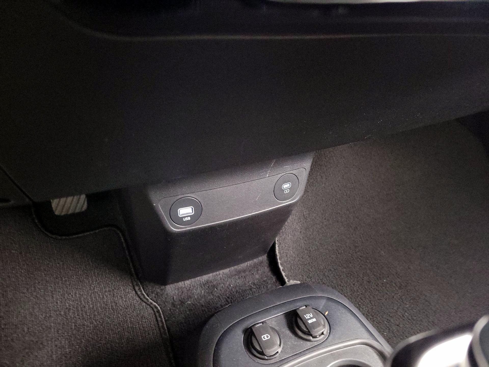 Thumbnail: 2022 Kia EV6 - 19
