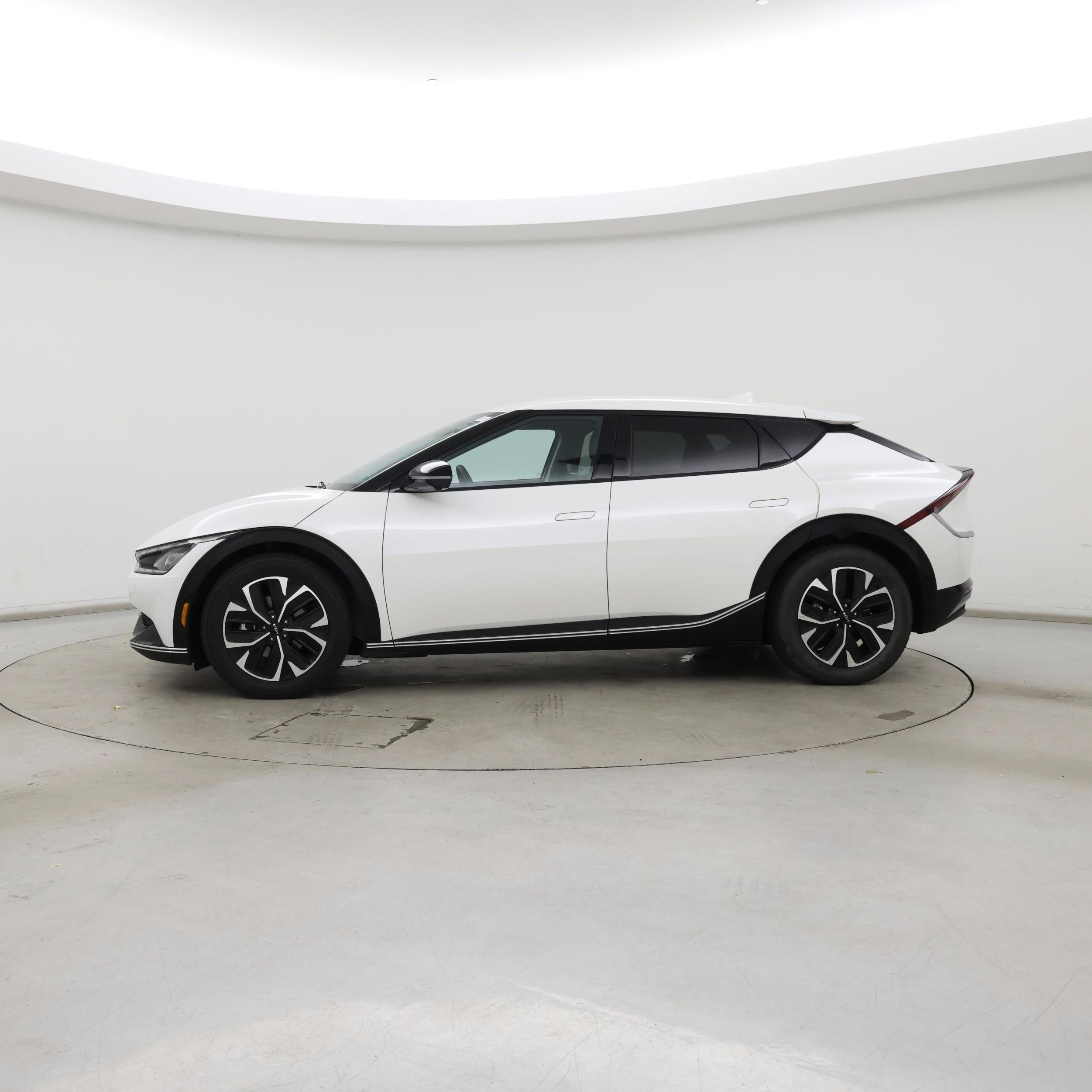 Thumbnail: 2022 Kia EV6 - 3
