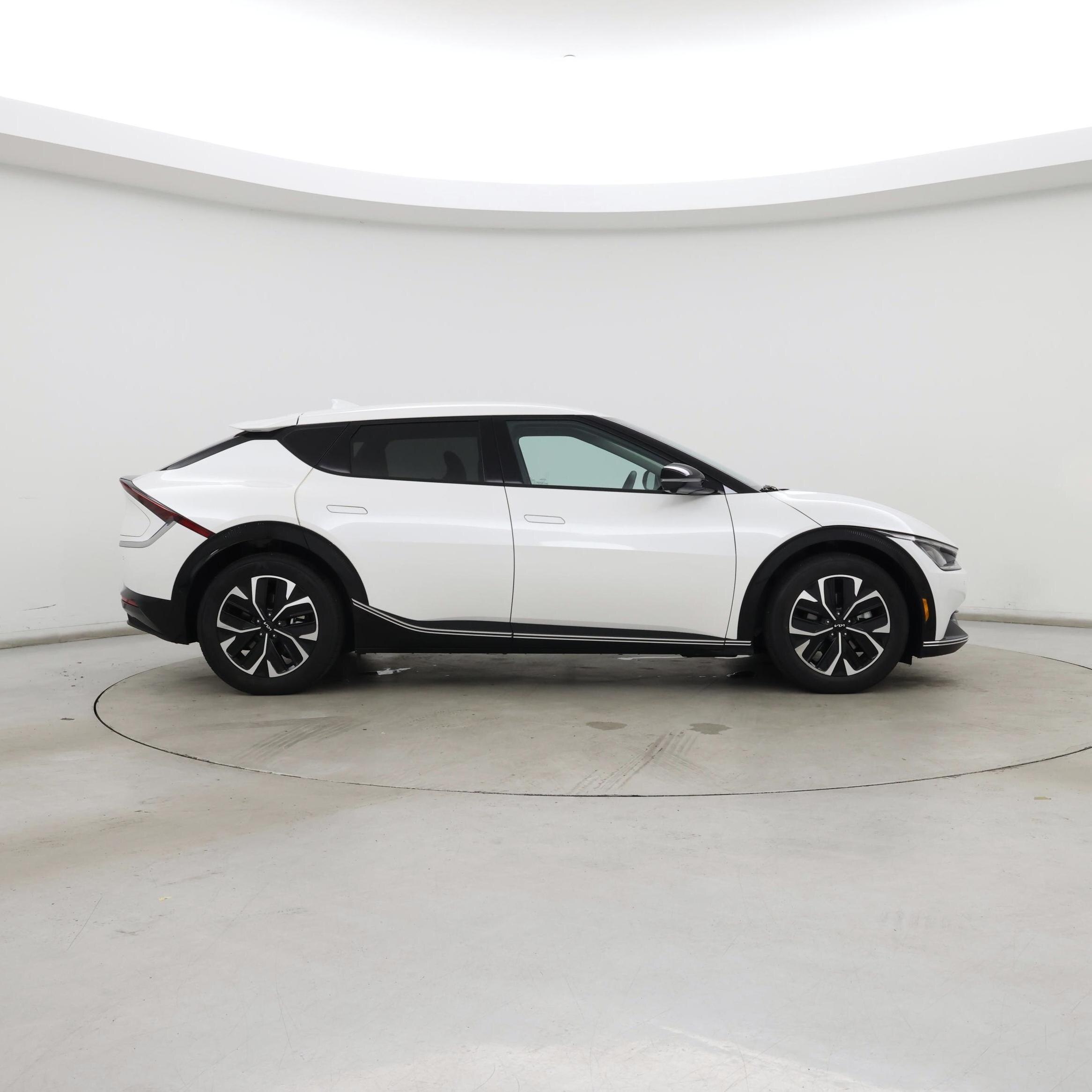 Thumbnail: 2022 Kia EV6 - 7