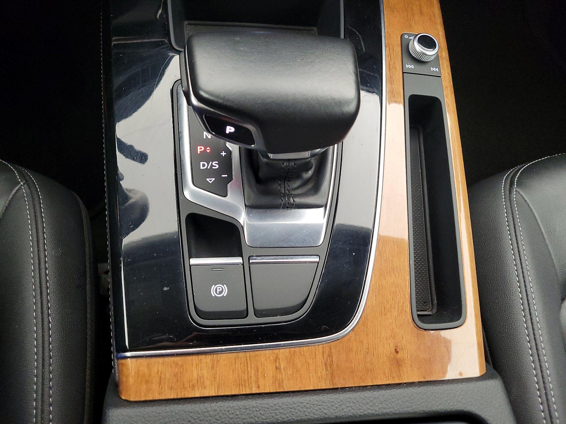 Thumbnail: 2022 Audi Q5 - 17