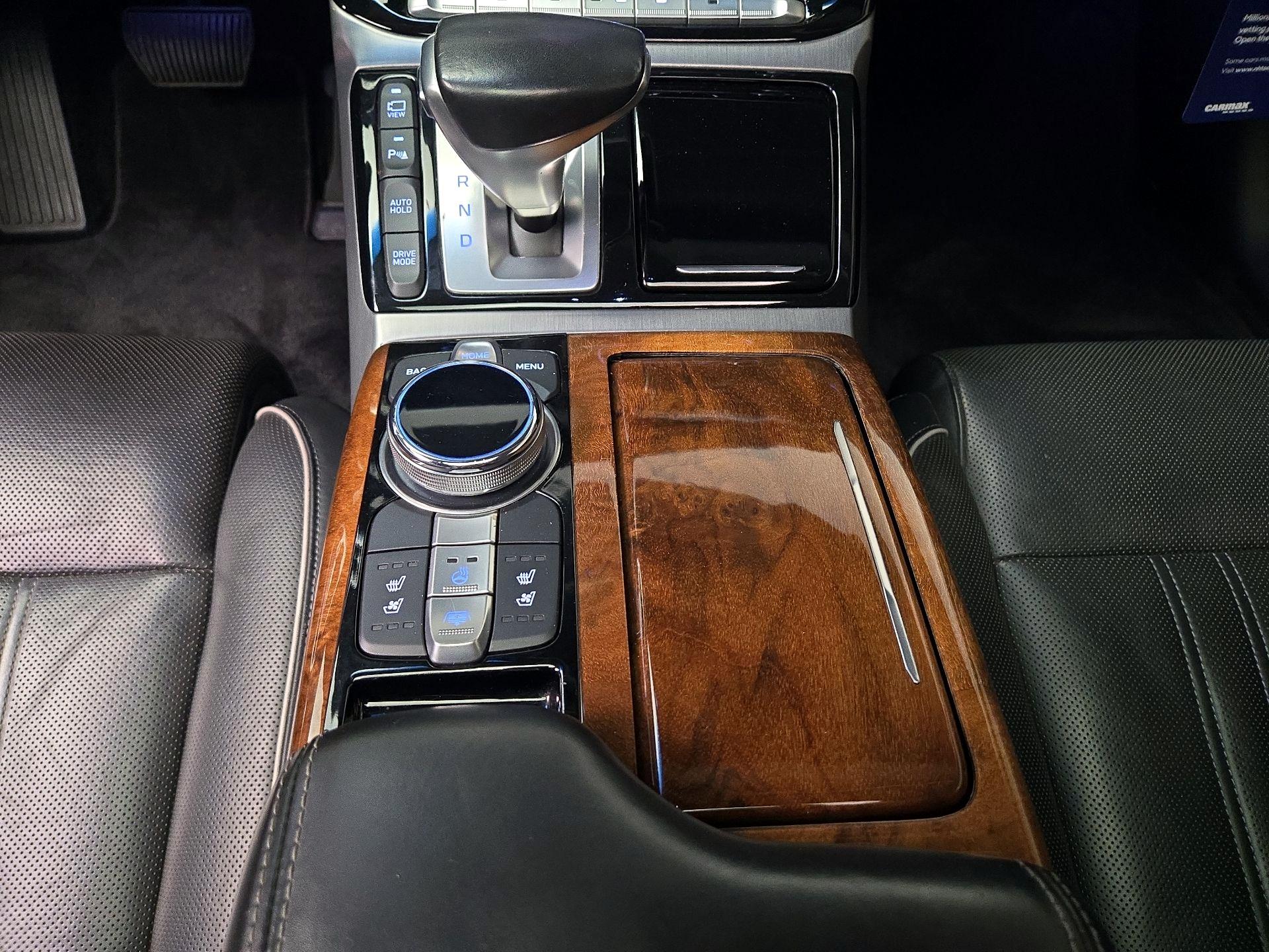 Thumbnail: 2019 Genesis G90 - 18