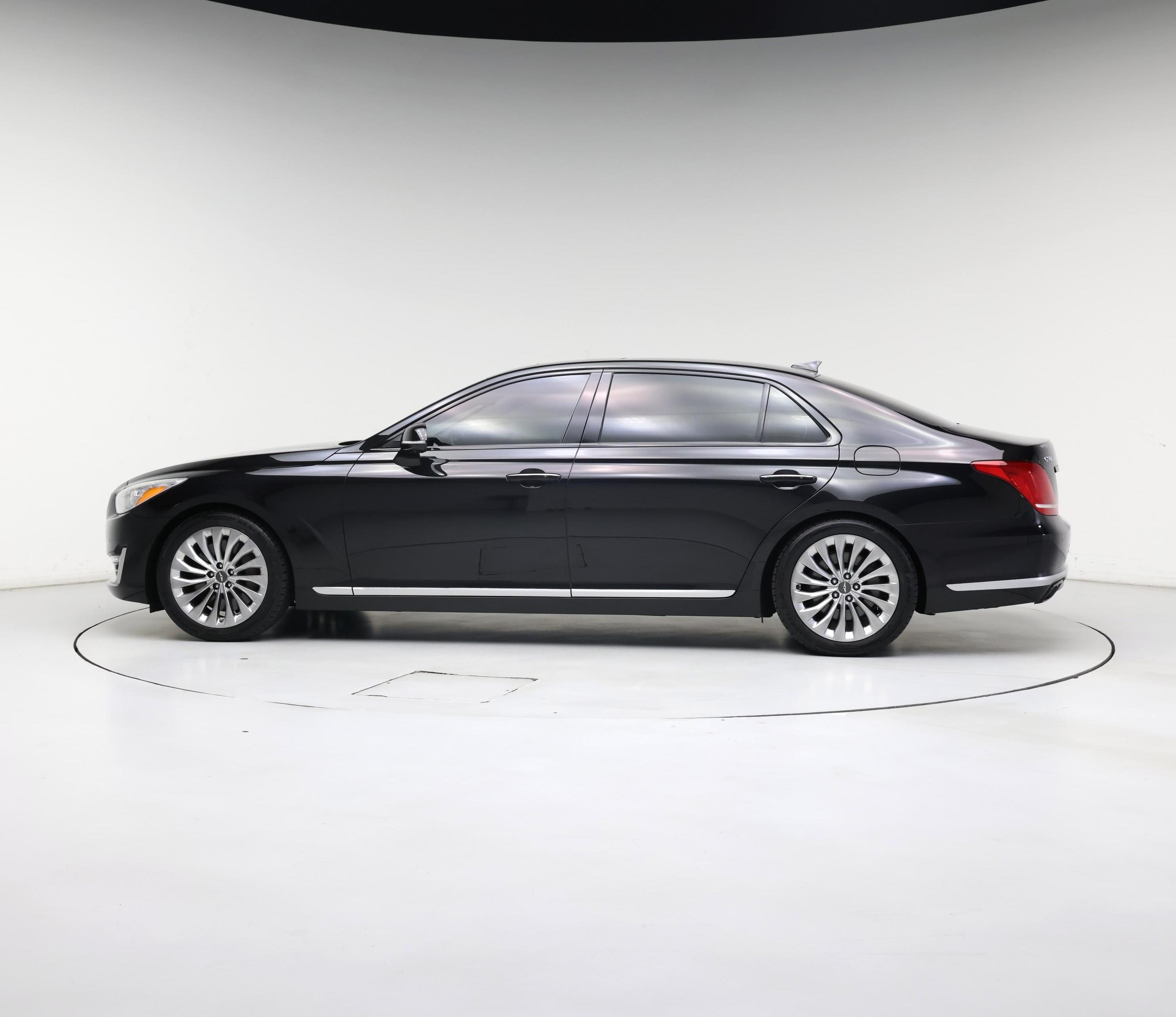 Thumbnail: 2019 Genesis G90 - 3