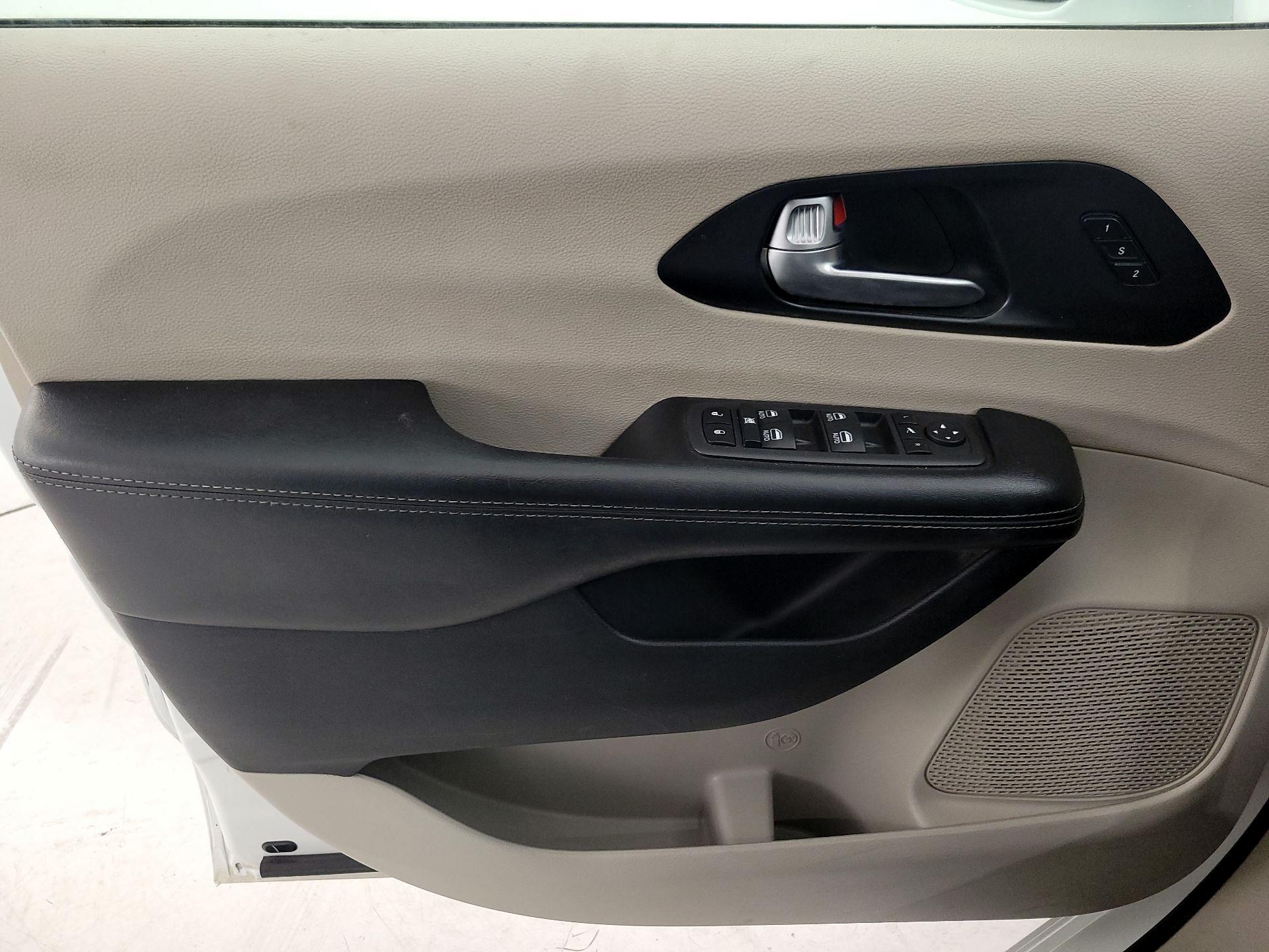 Thumbnail: 2020 Chrysler Pacifica - 12
