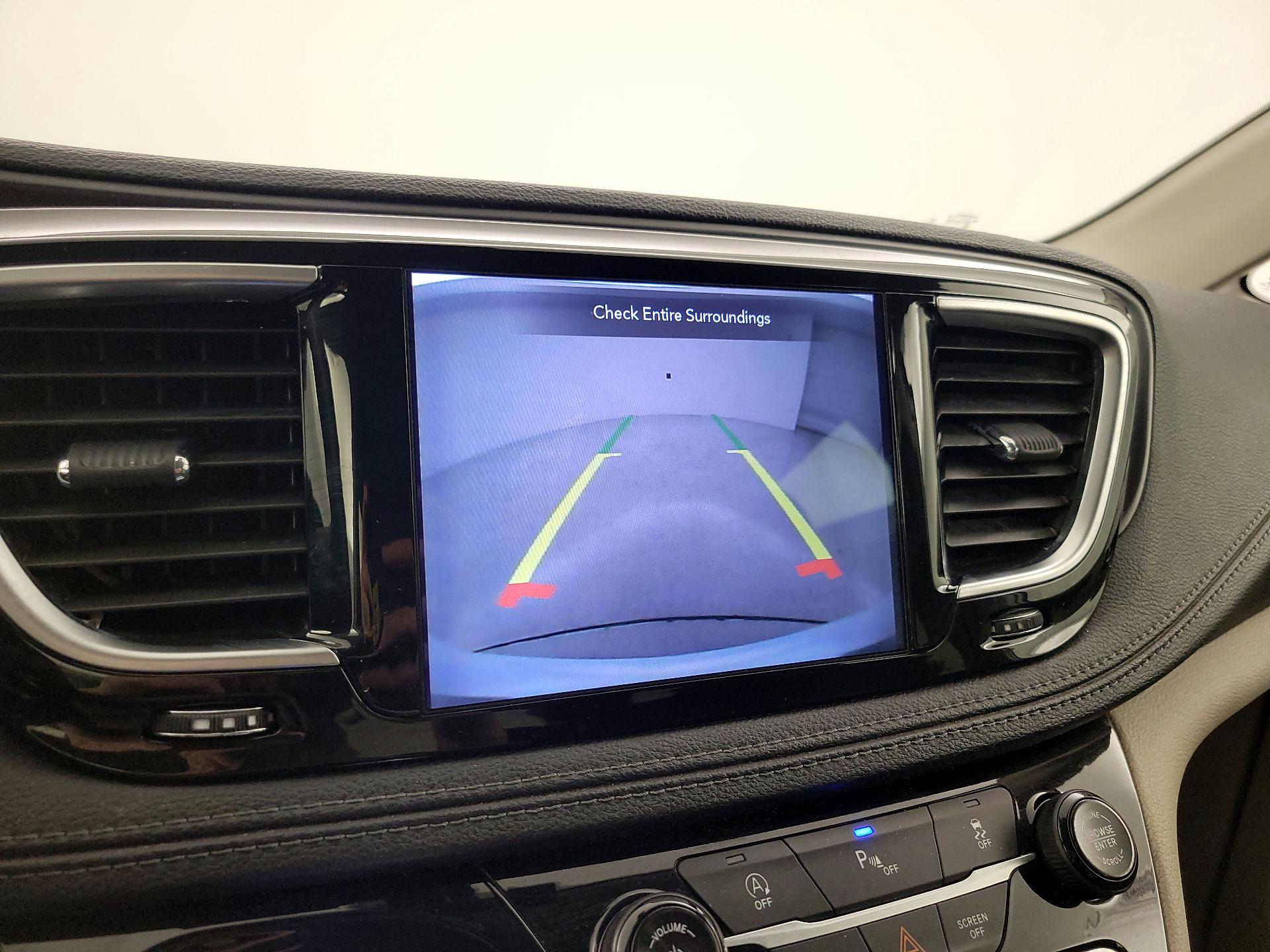 Thumbnail: 2020 Chrysler Pacifica - 15