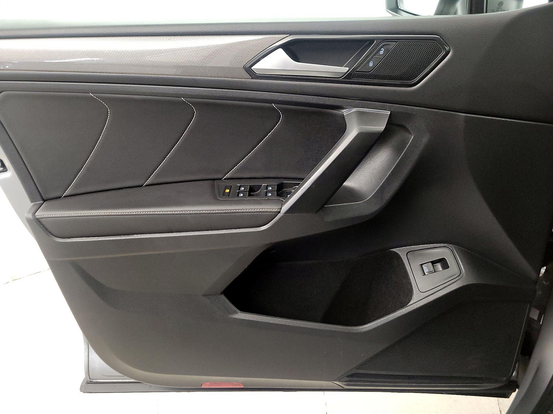 Thumbnail: 2022 Volkswagen Tiguan - 12