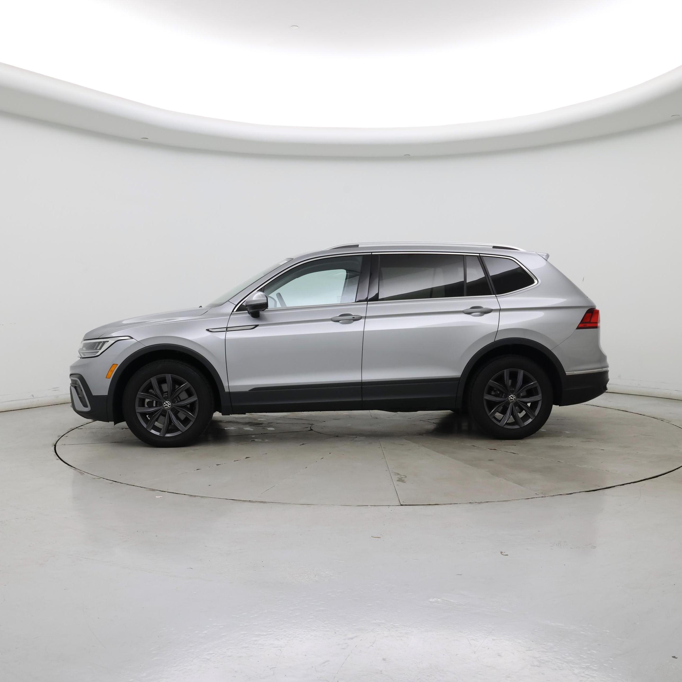Thumbnail: 2022 Volkswagen Tiguan - 3