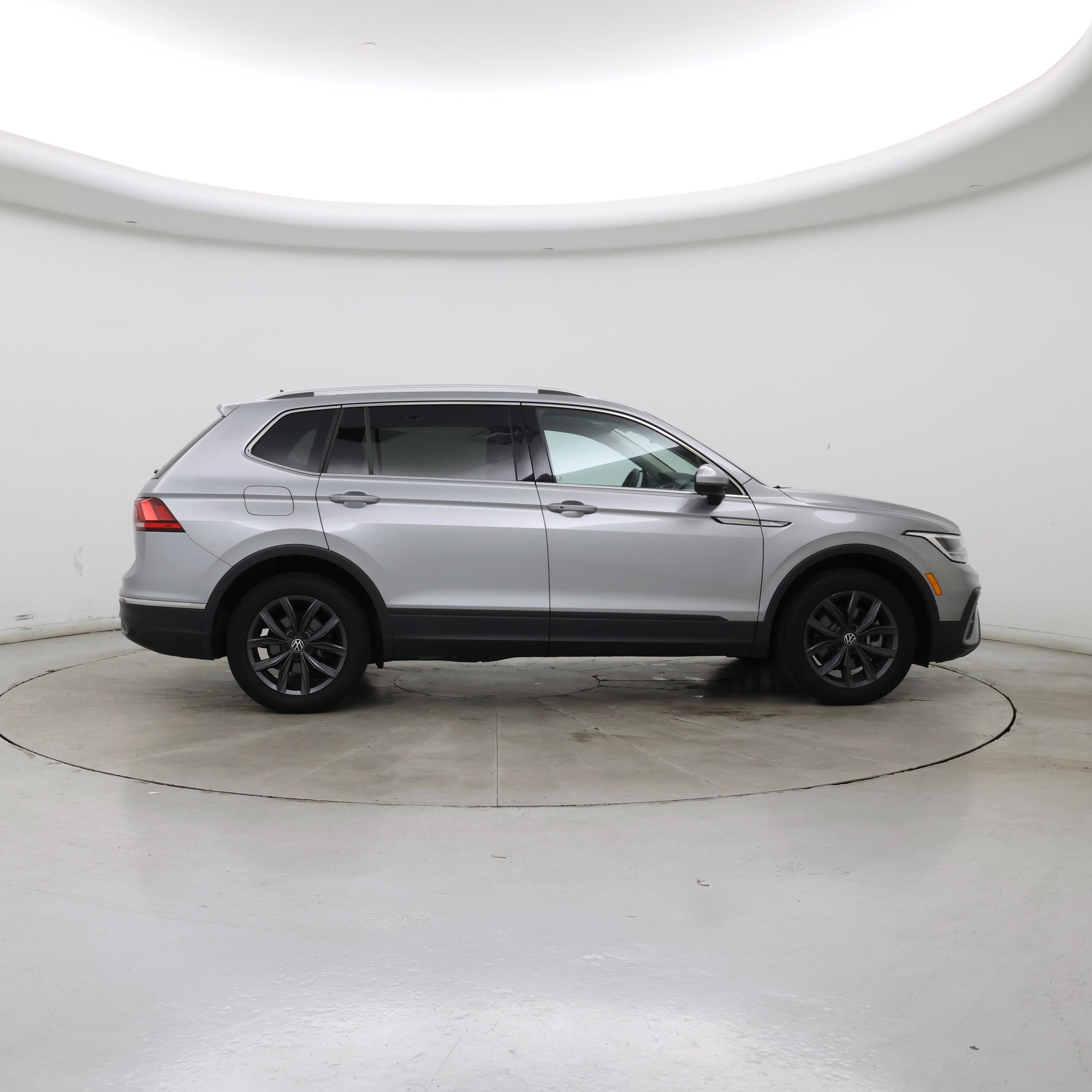 Thumbnail: 2022 Volkswagen Tiguan - 7