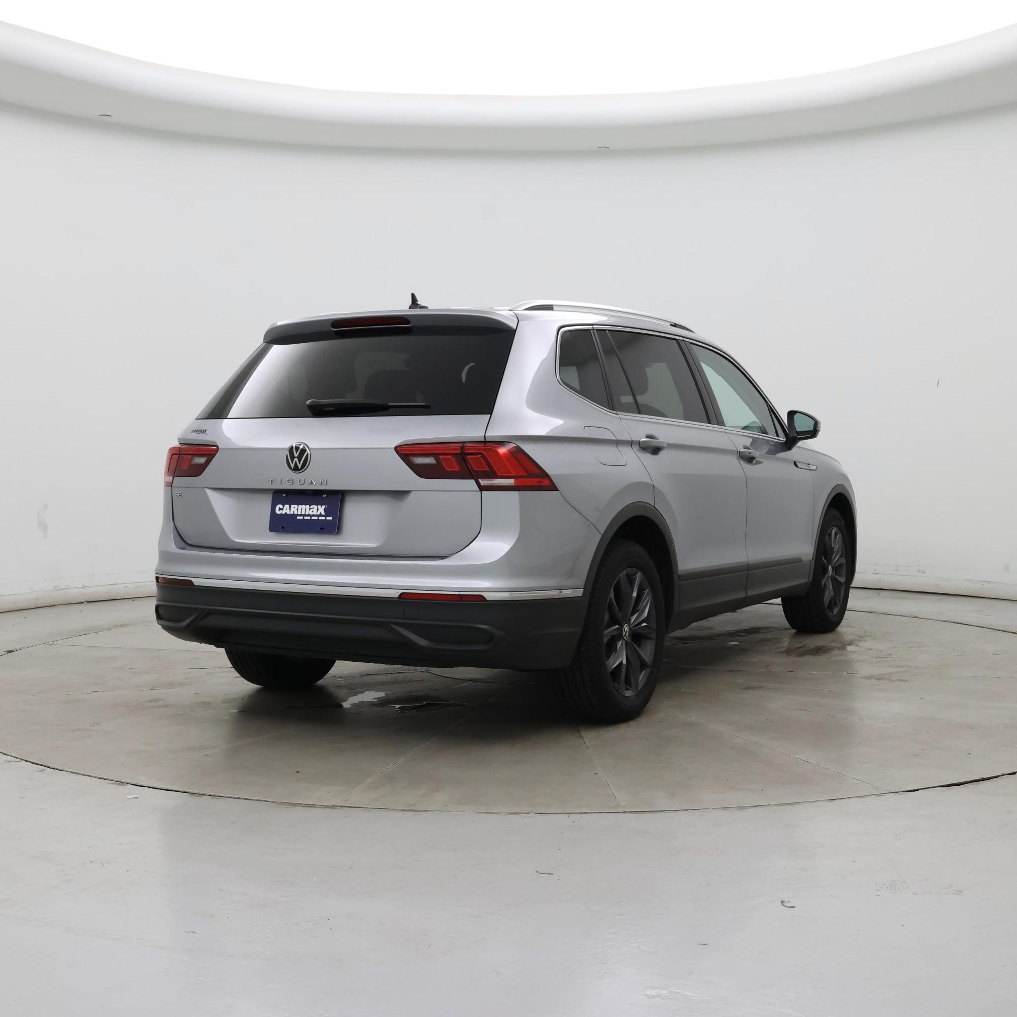 Thumbnail: 2022 Volkswagen Tiguan - 8