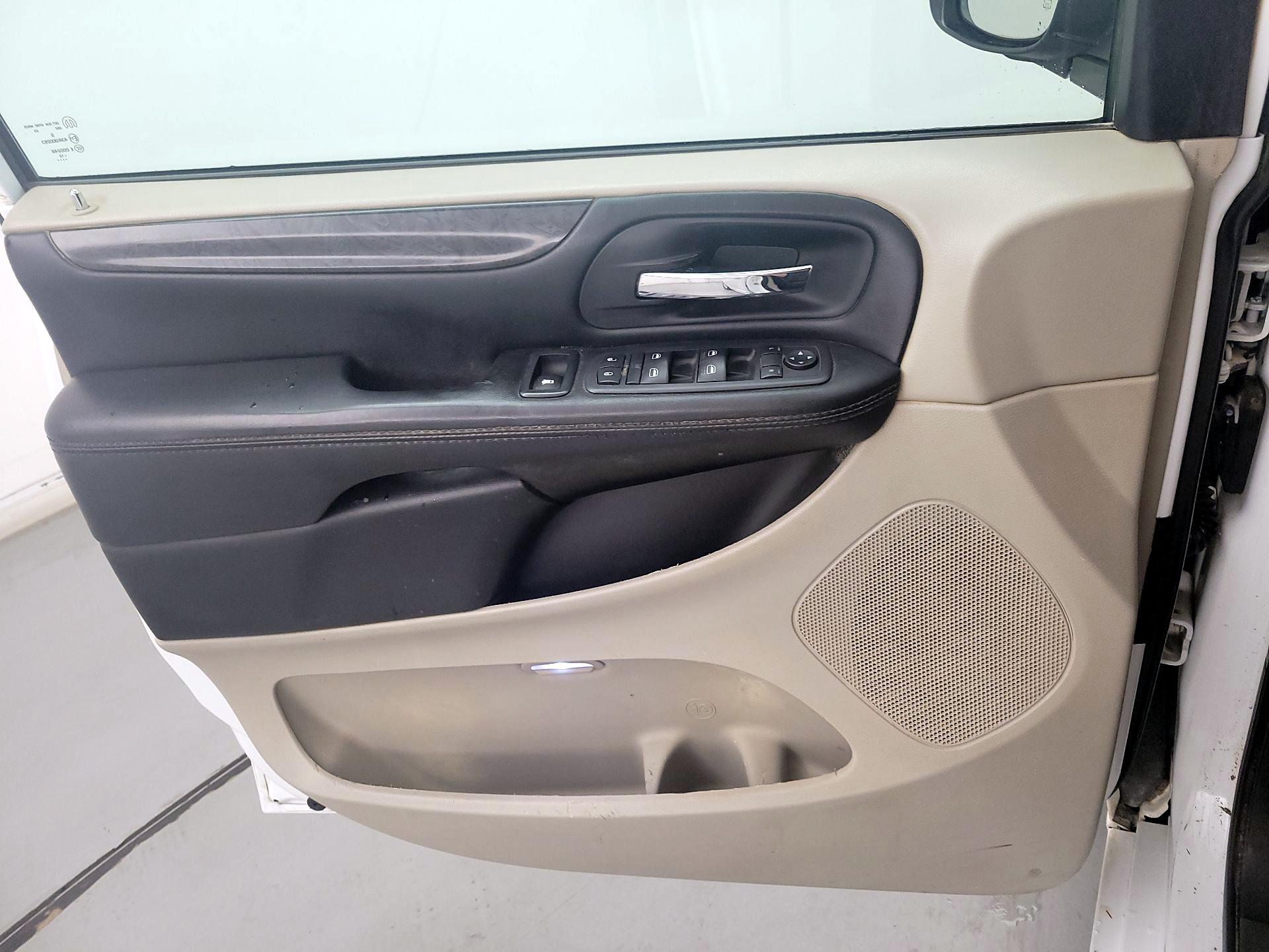 Thumbnail: 2019 Dodge Grand Caravan - 12