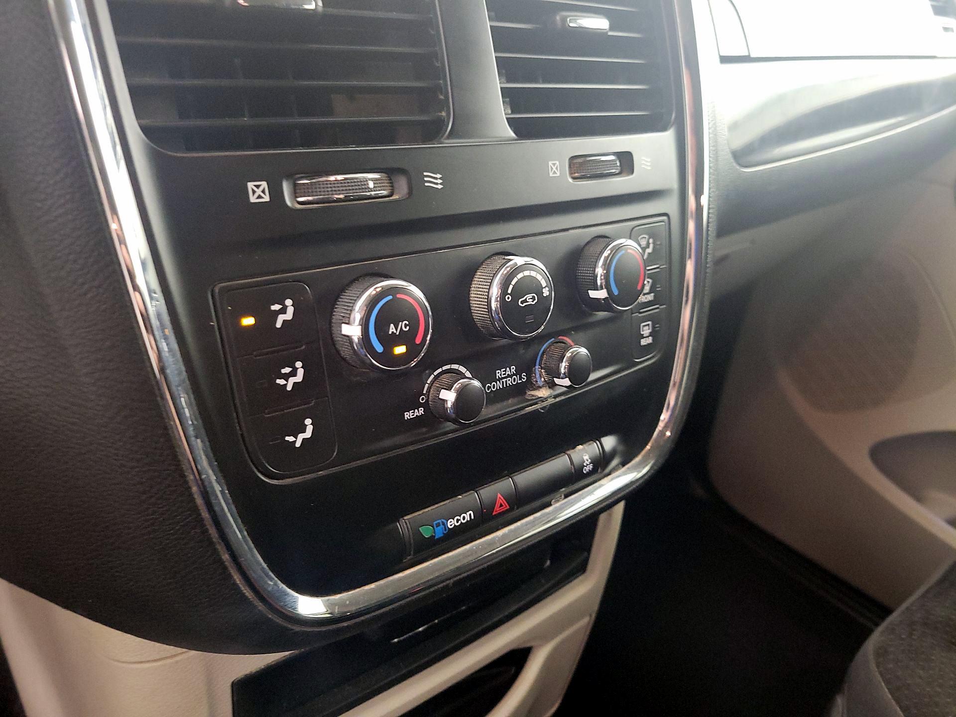 Thumbnail: 2019 Dodge Grand Caravan - 16