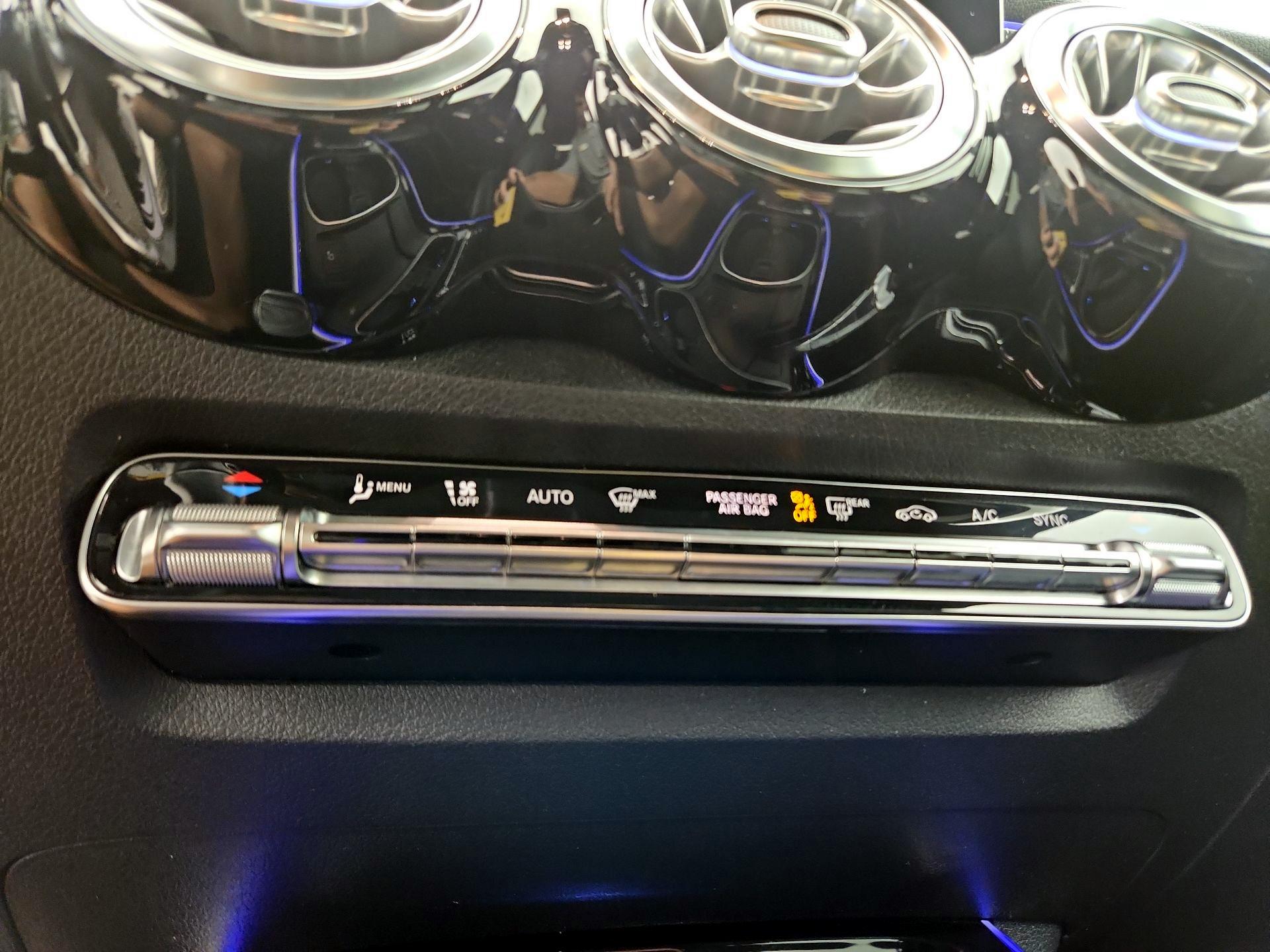 Thumbnail: 2021 Mercedes-Benz GLB - 16