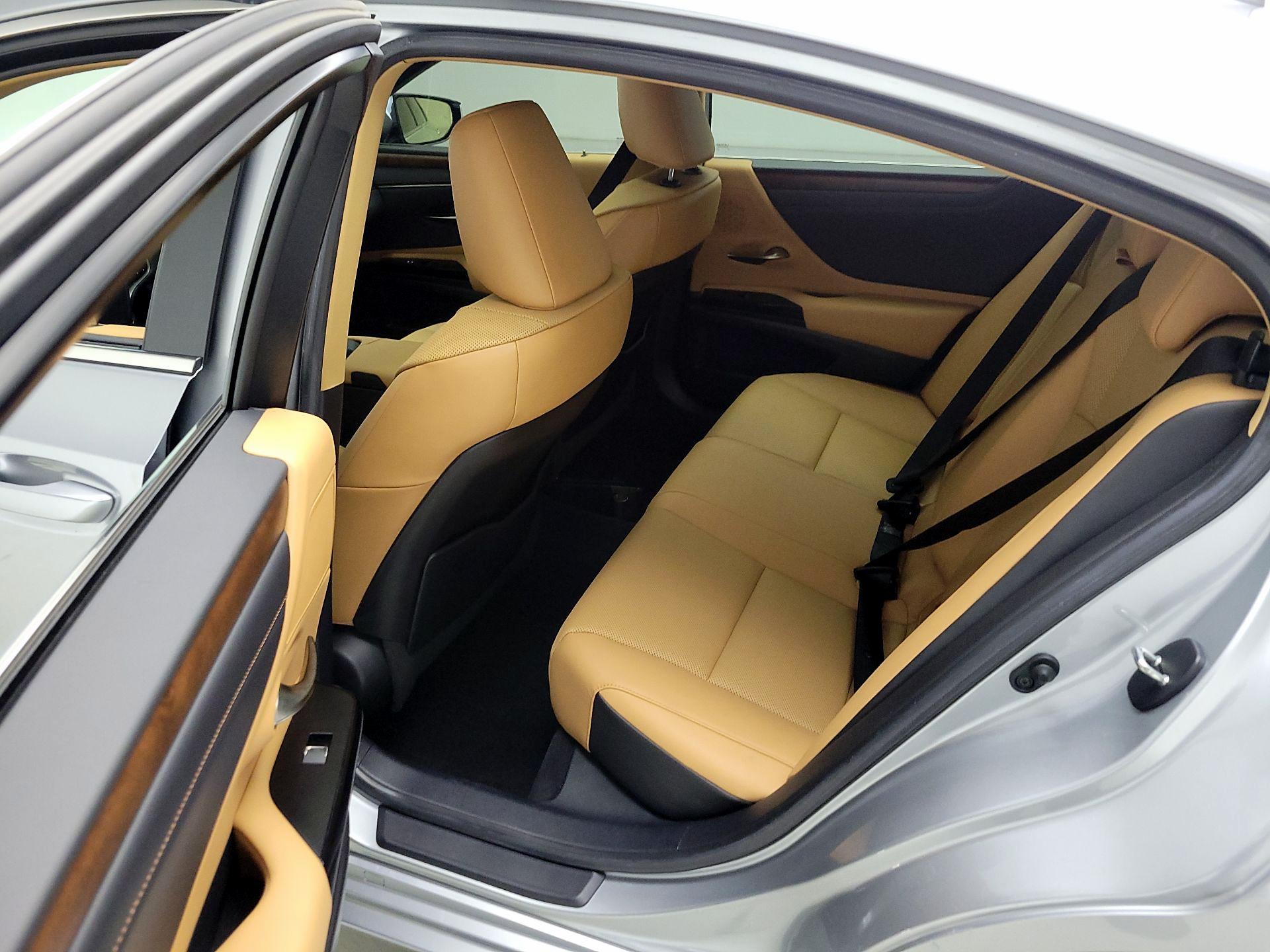 Thumbnail: 2022 Lexus ES - 20