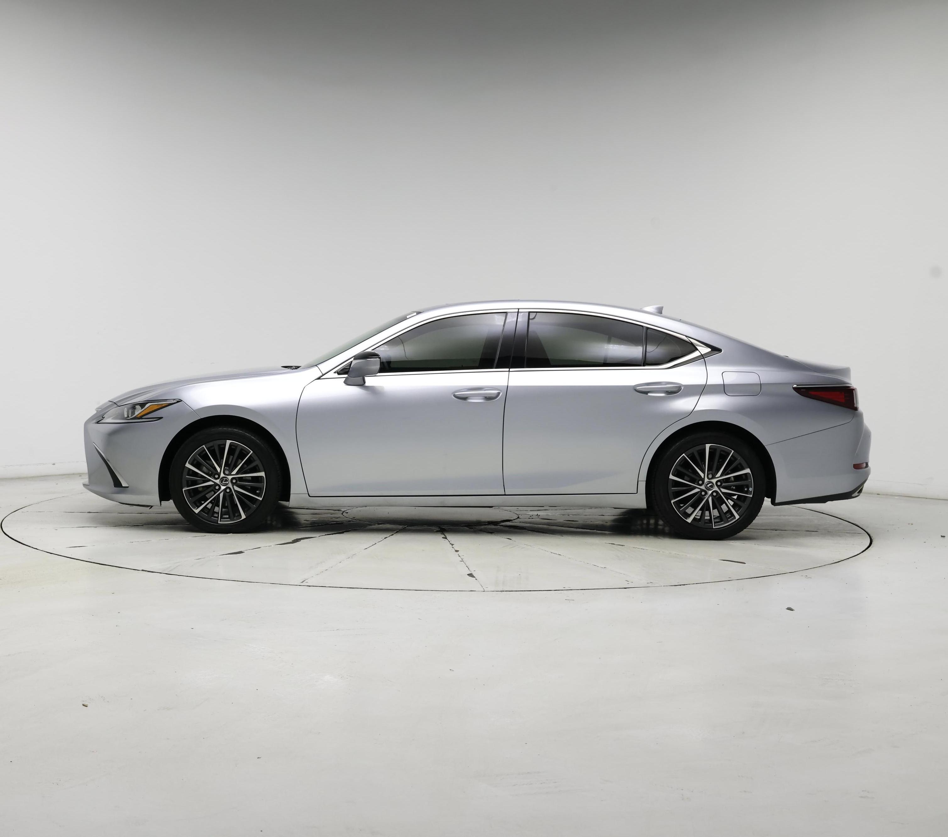 Thumbnail: 2022 Lexus ES - 3