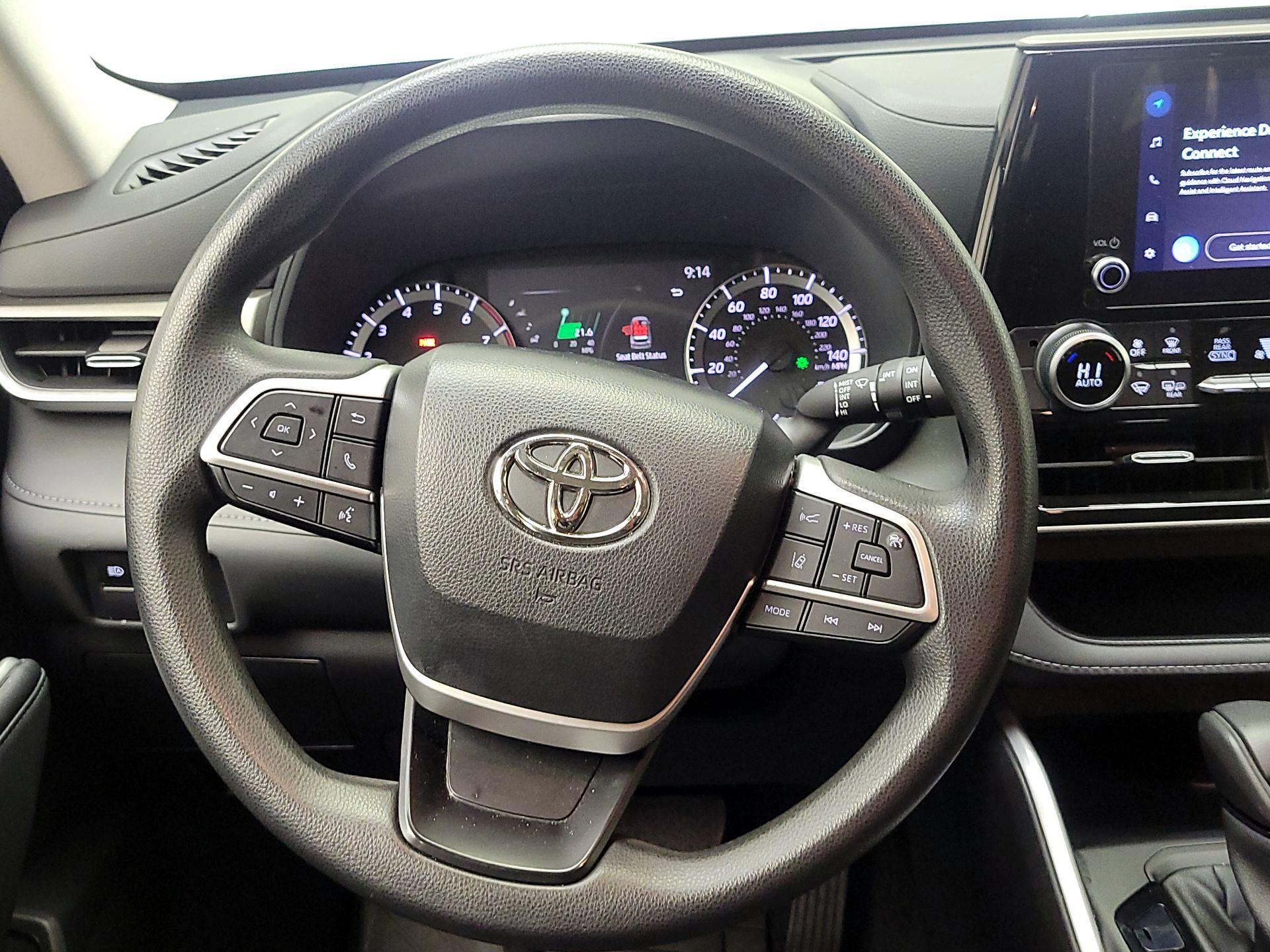 Thumbnail: 2023 Toyota Highlander - 10