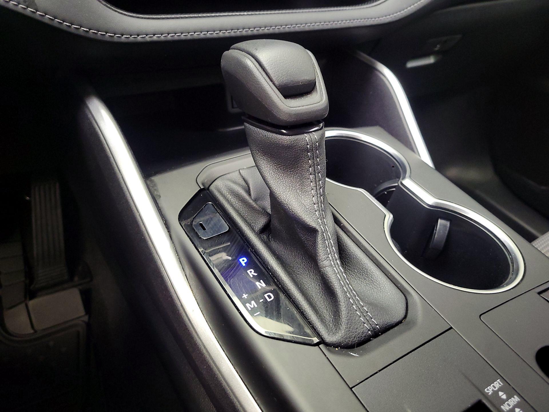 Thumbnail: 2023 Toyota Highlander - 17