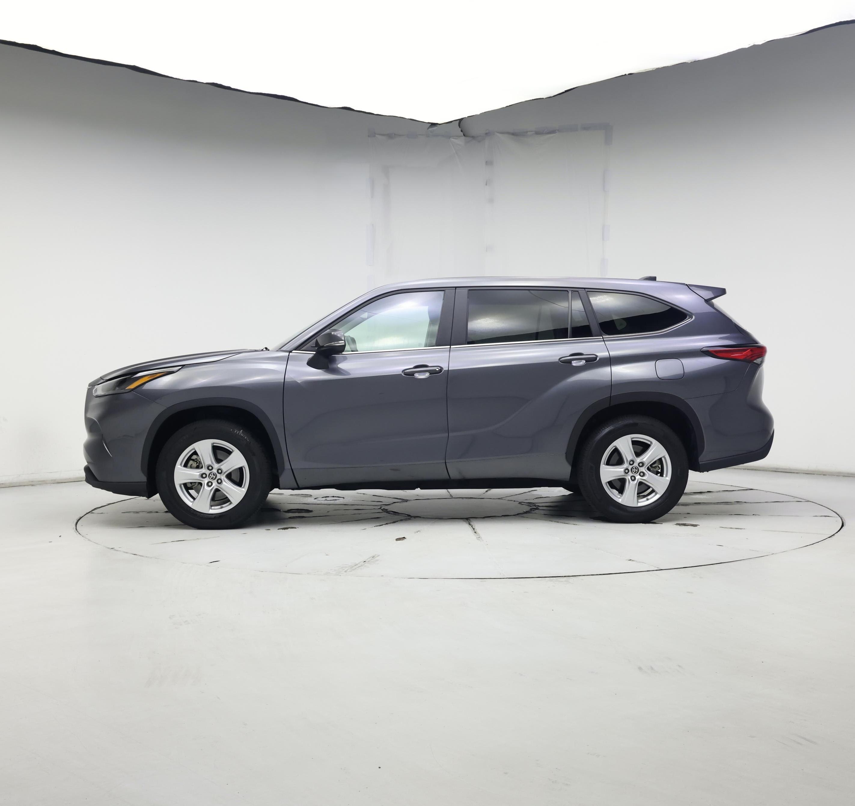 Thumbnail: 2023 Toyota Highlander - 3