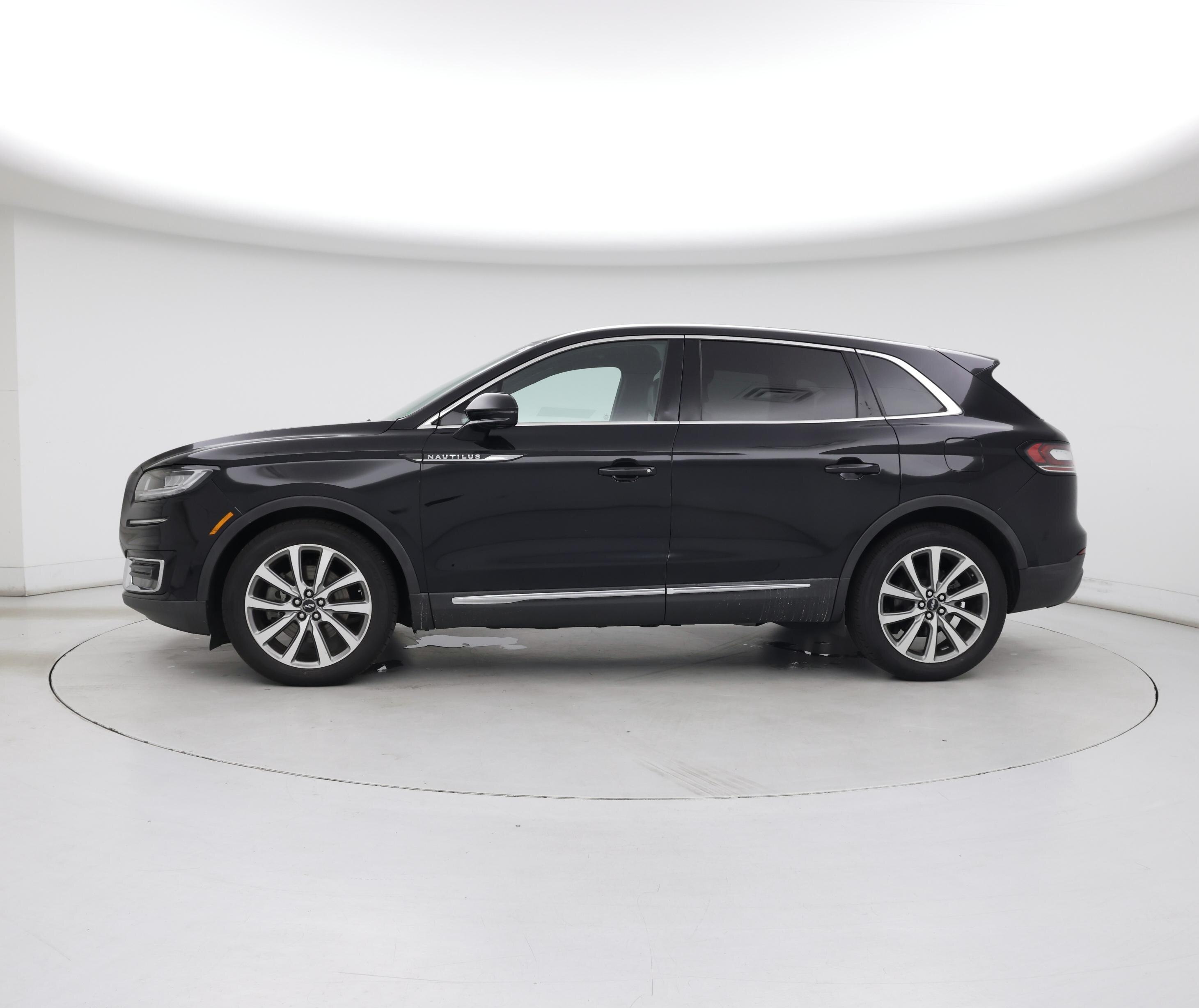 Thumbnail: 2019 Lincoln Nautilus - 3