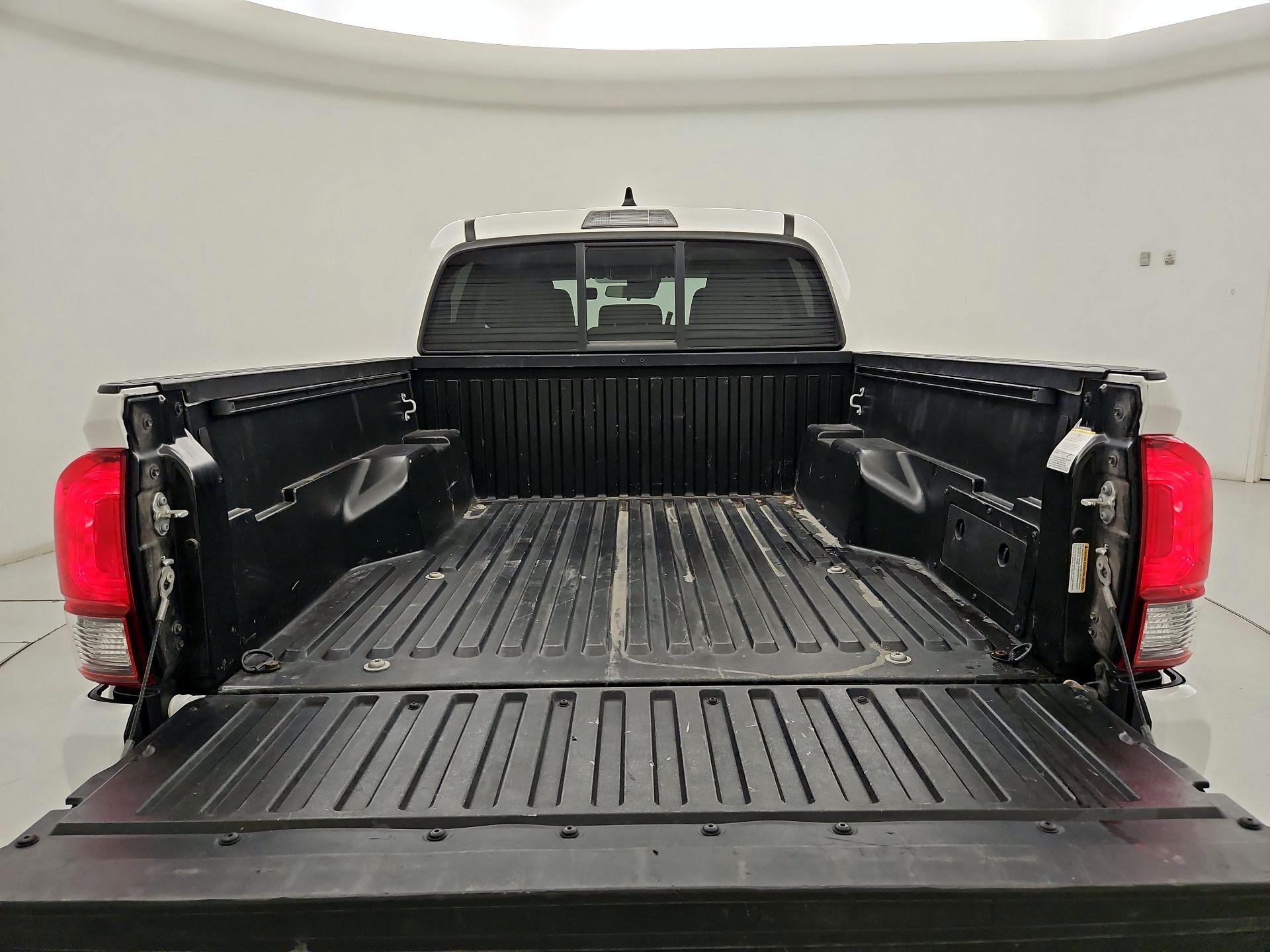 Thumbnail: 2023 Toyota Tacoma - 20