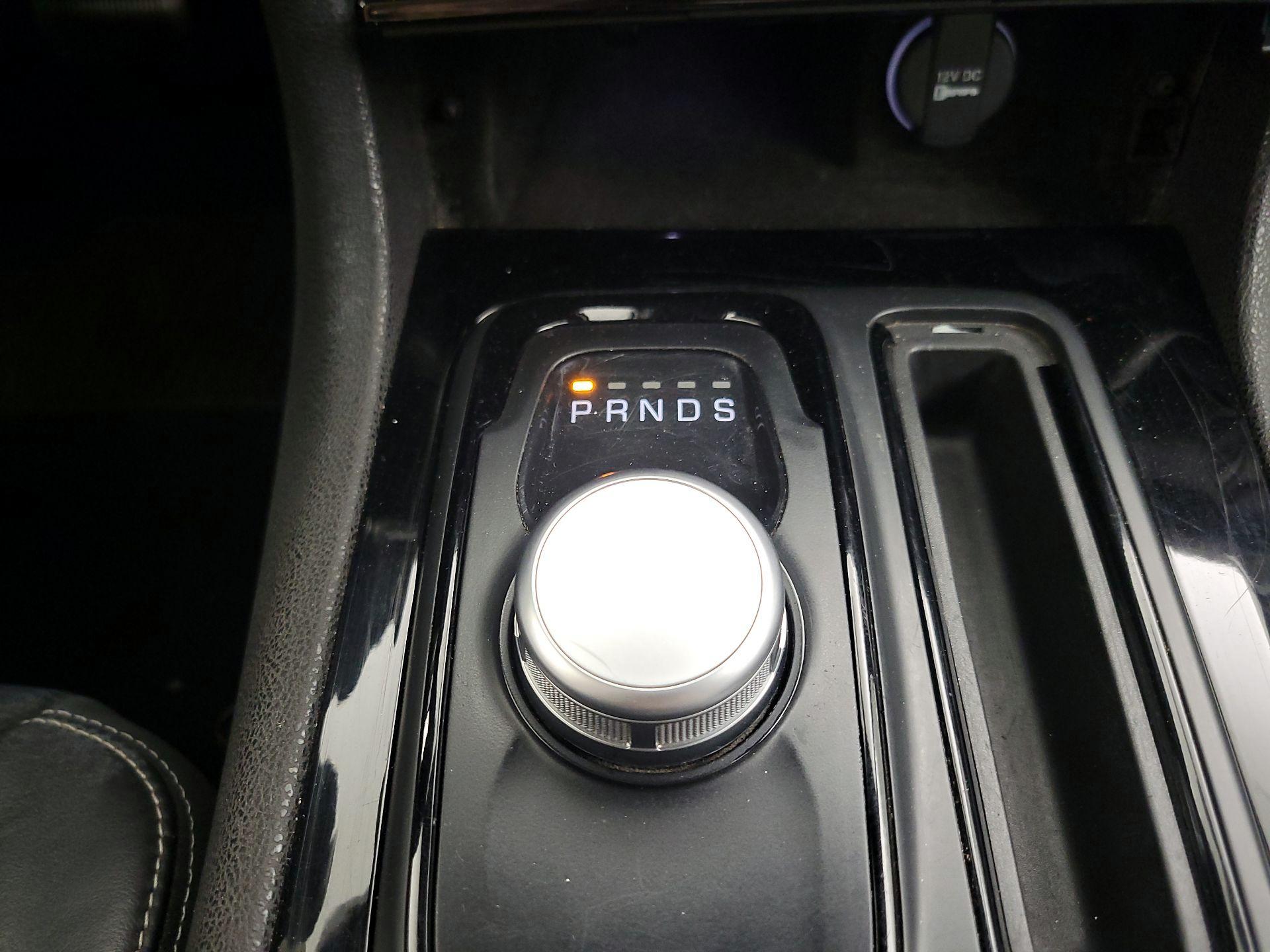 Thumbnail: 2019 Chrysler 300 - 17