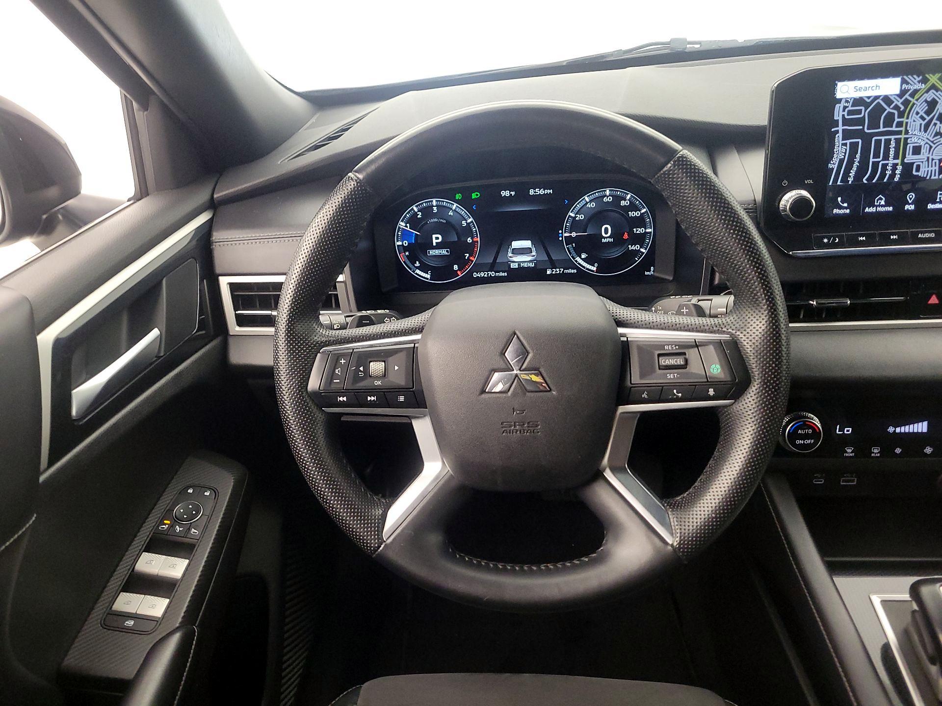 Thumbnail: 2023 Mitsubishi Outlander - 10