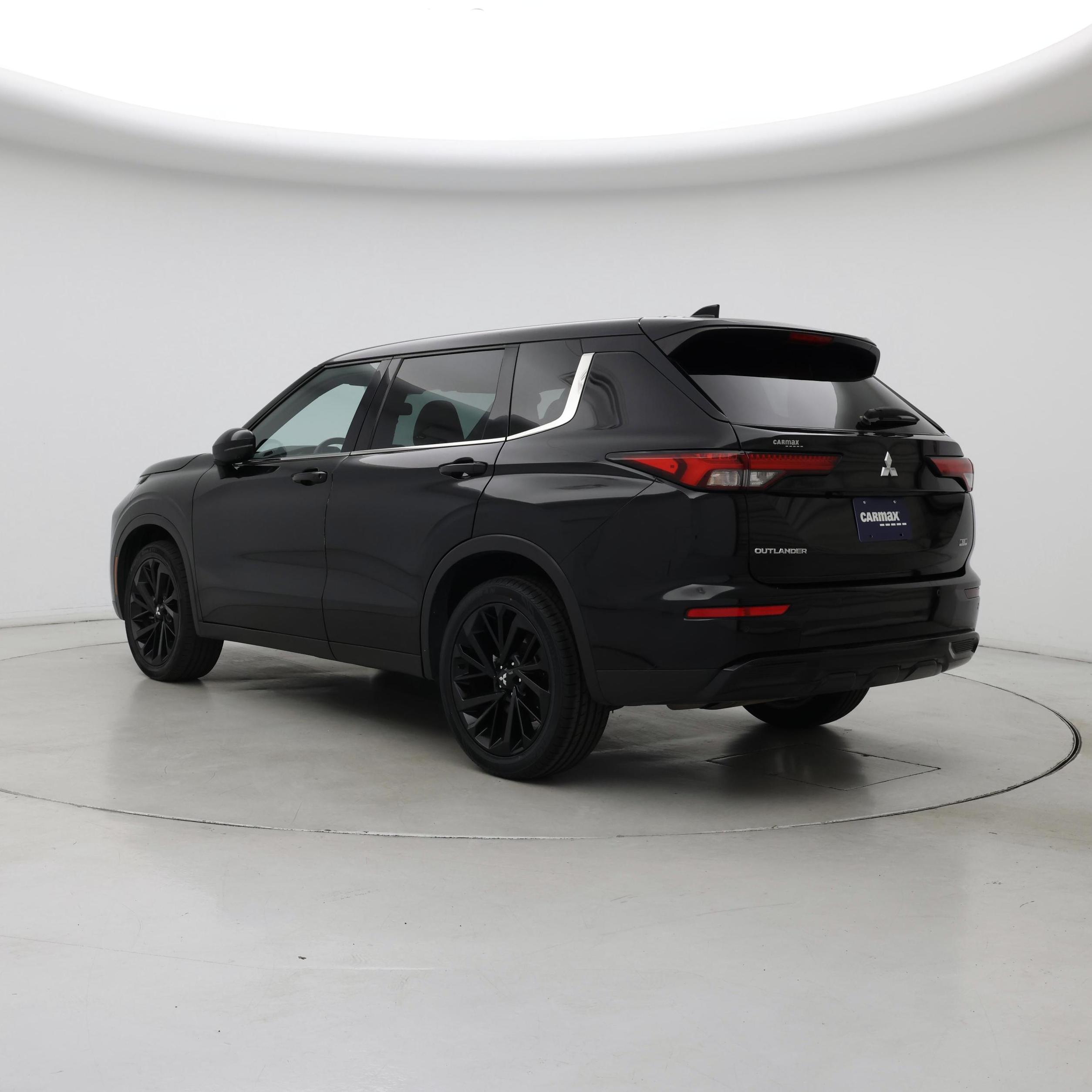 Thumbnail: 2023 Mitsubishi Outlander - 2