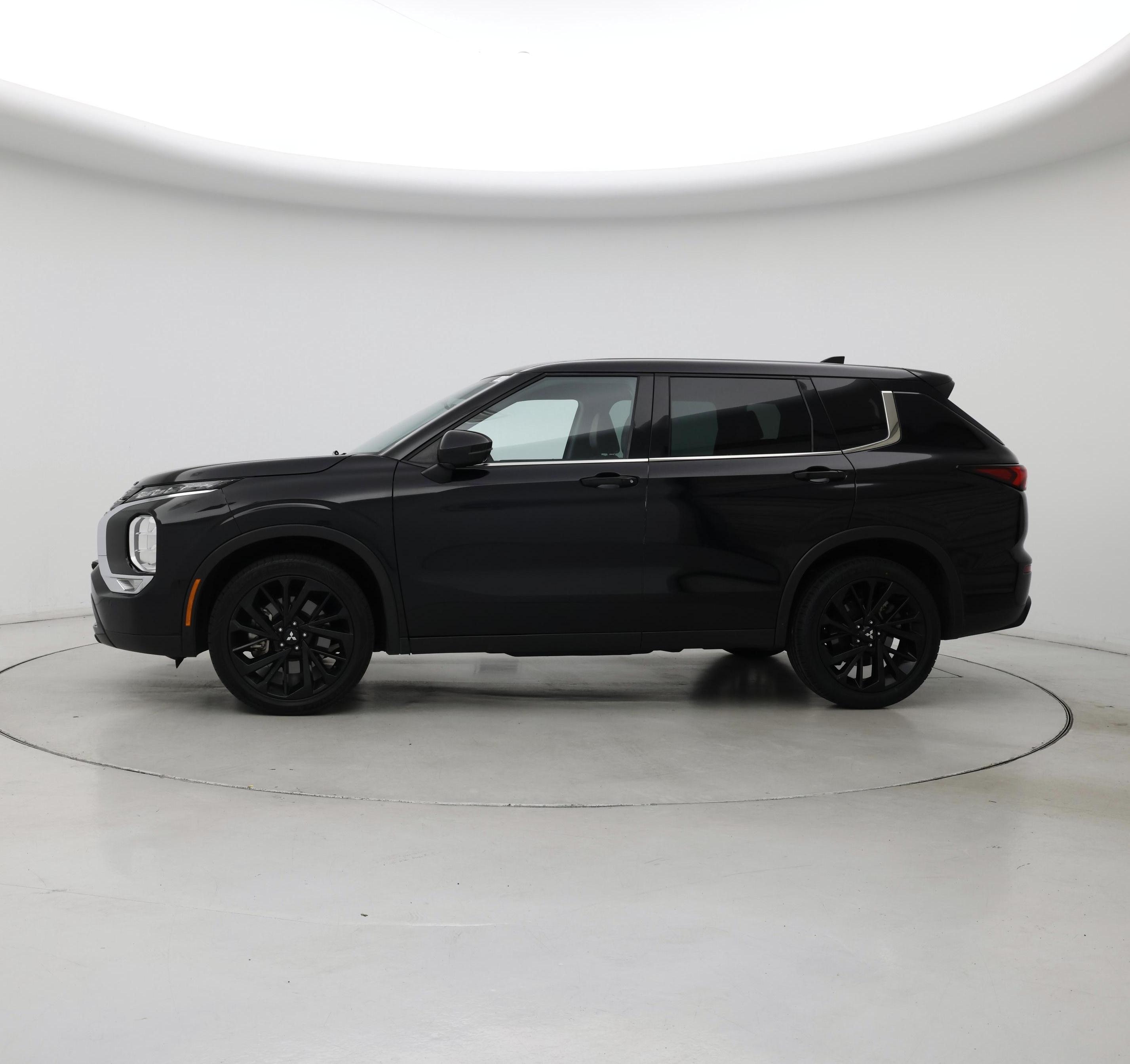 Thumbnail: 2023 Mitsubishi Outlander - 3