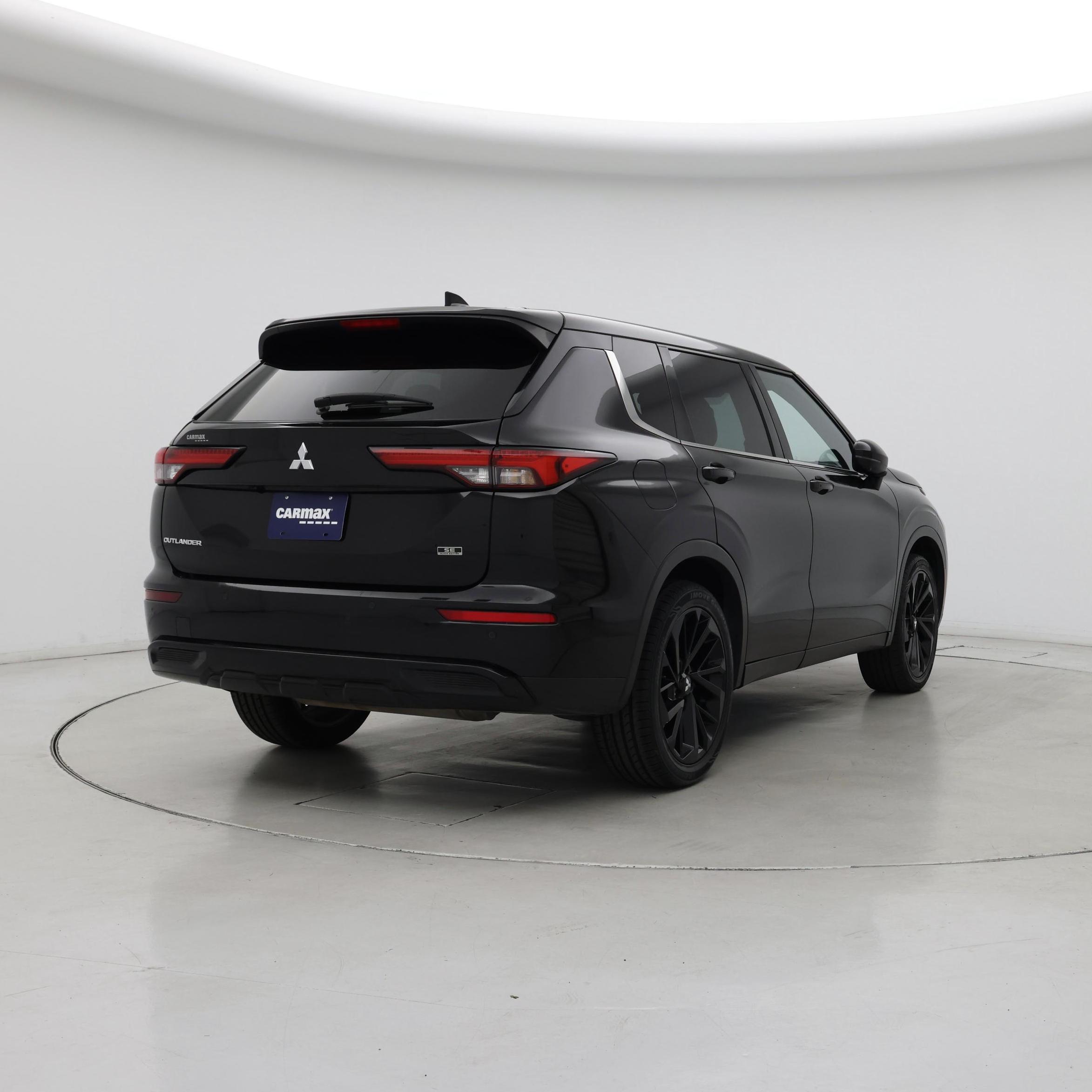Thumbnail: 2023 Mitsubishi Outlander - 8