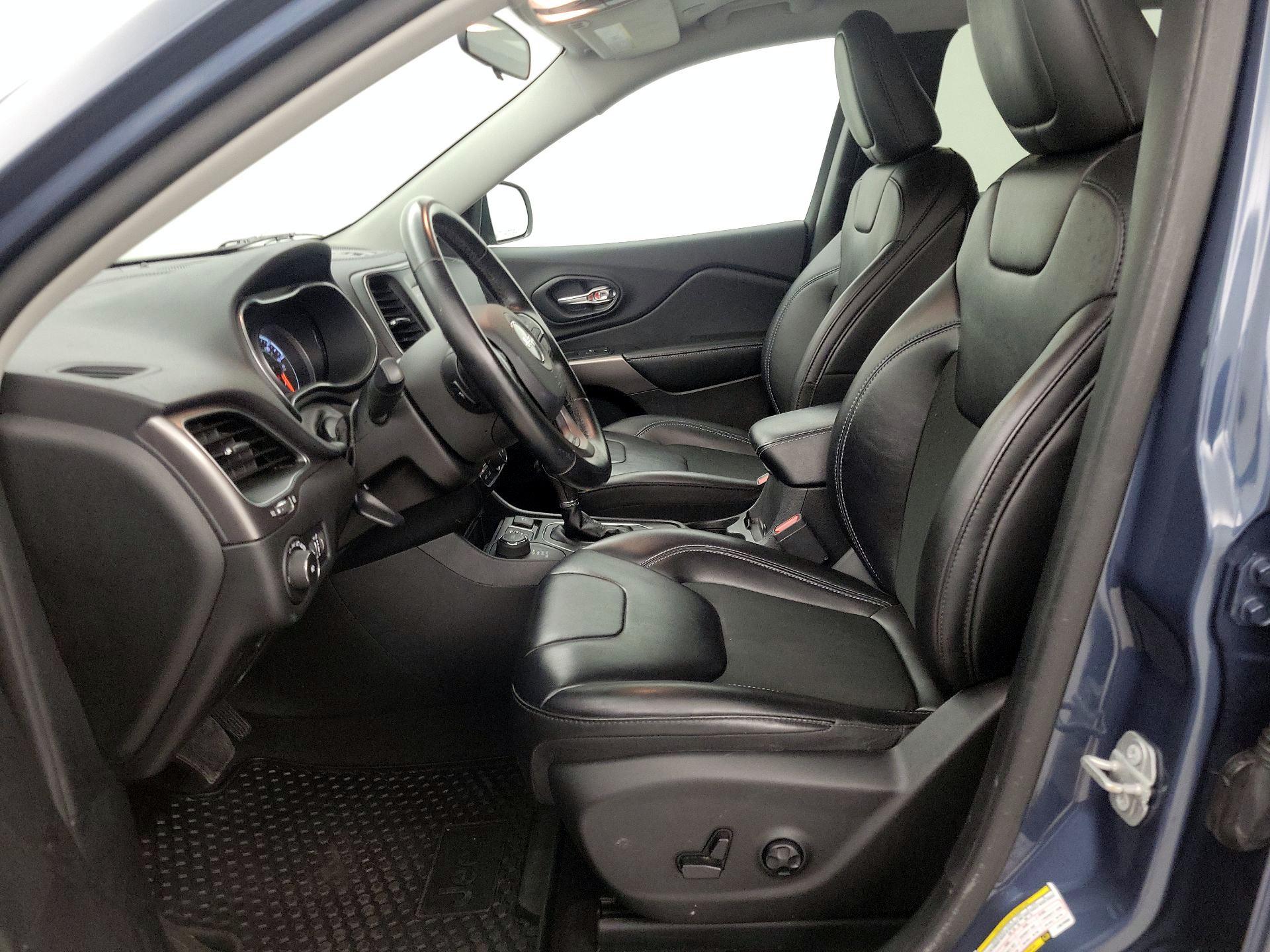 Thumbnail: 2020 Jeep Cherokee - 11
