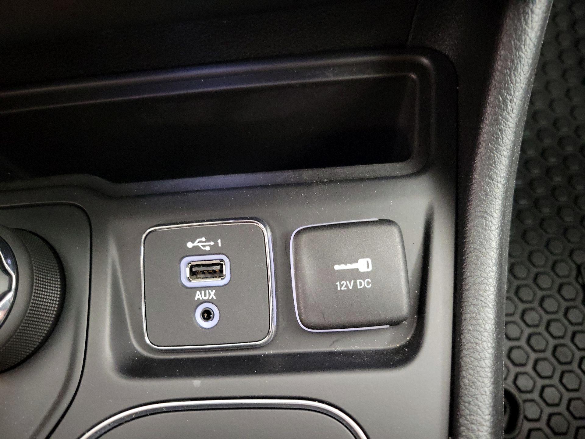 Thumbnail: 2020 Jeep Cherokee - 18