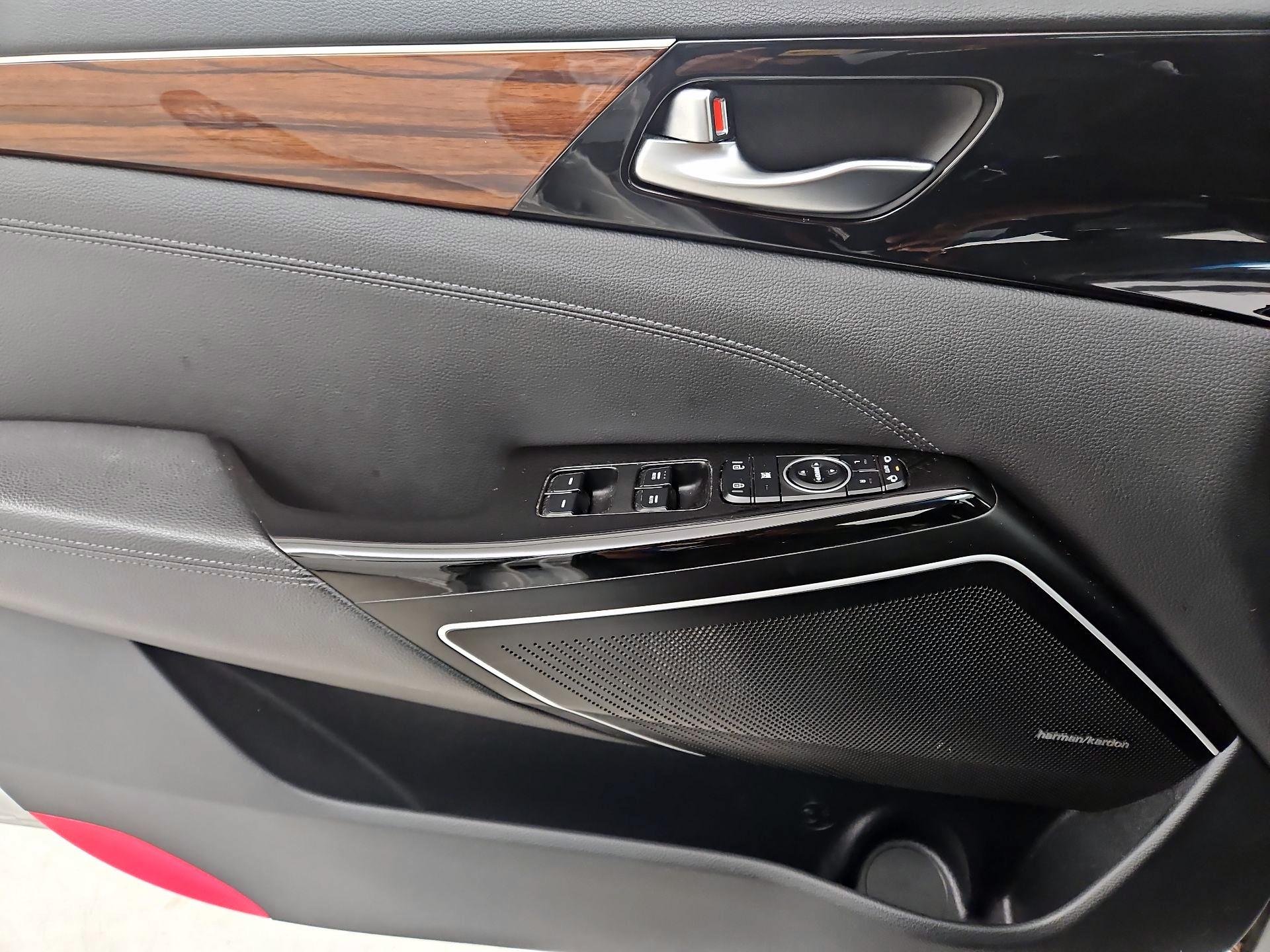 Thumbnail: 2017 Kia Cadenza - 12