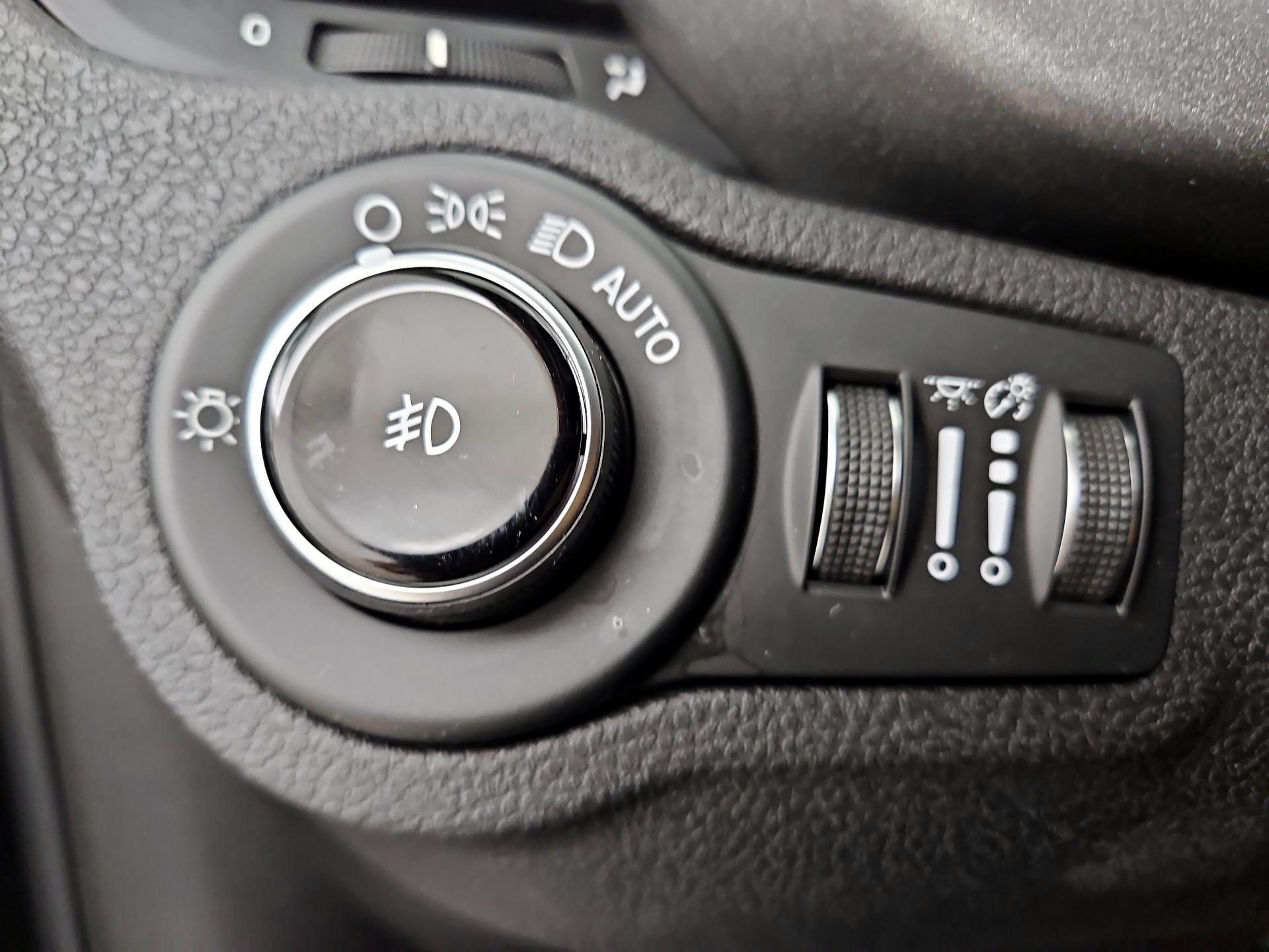 Thumbnail: 2016 Fiat 500X - 13