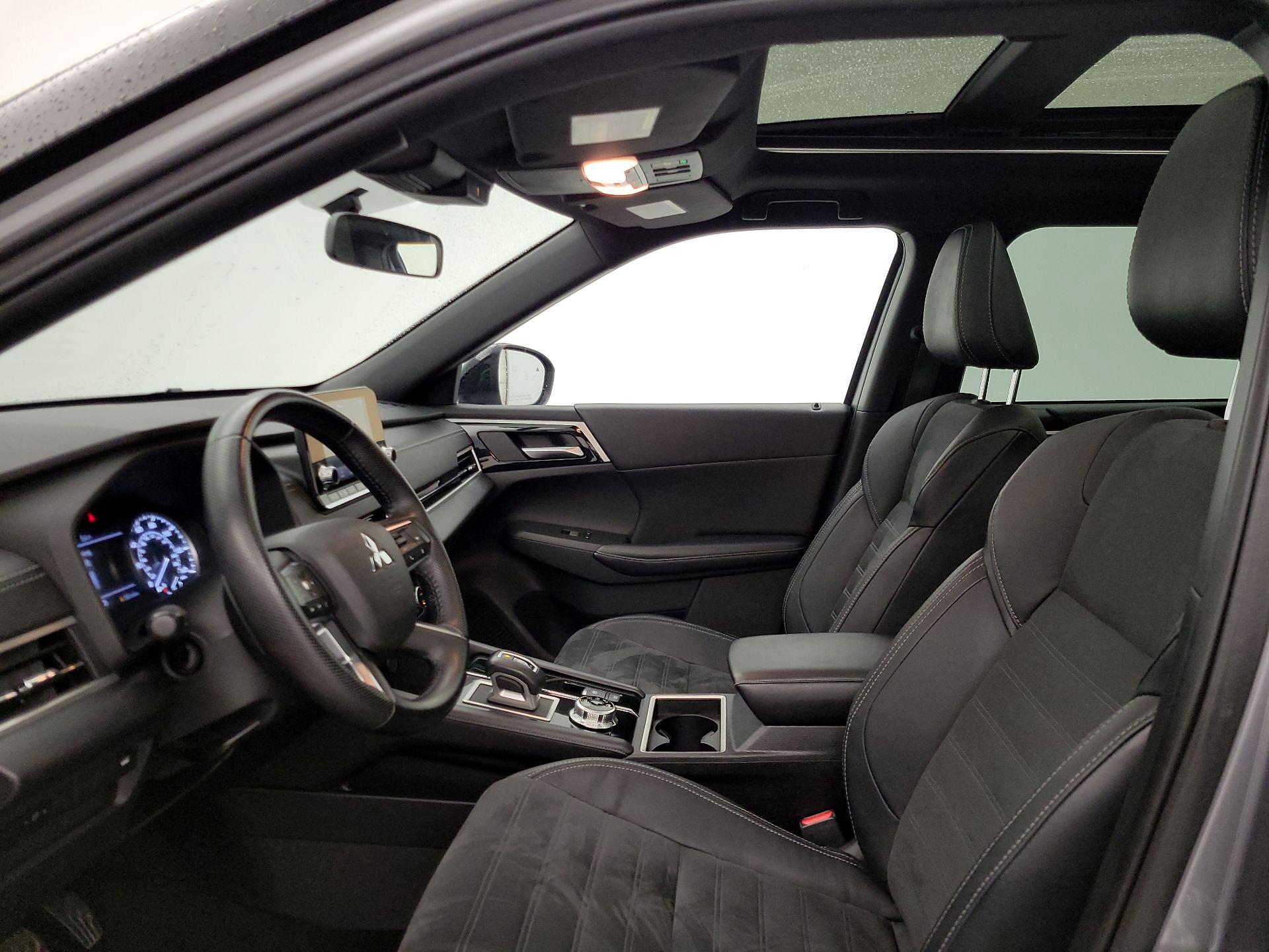 Thumbnail: 2022 Mitsubishi Outlander - 19
