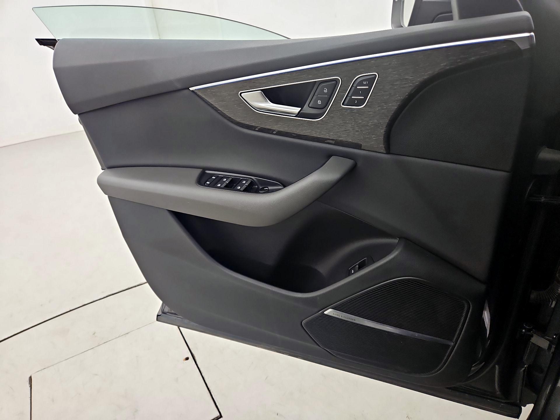 Thumbnail: 2019 Audi Q8 - 12