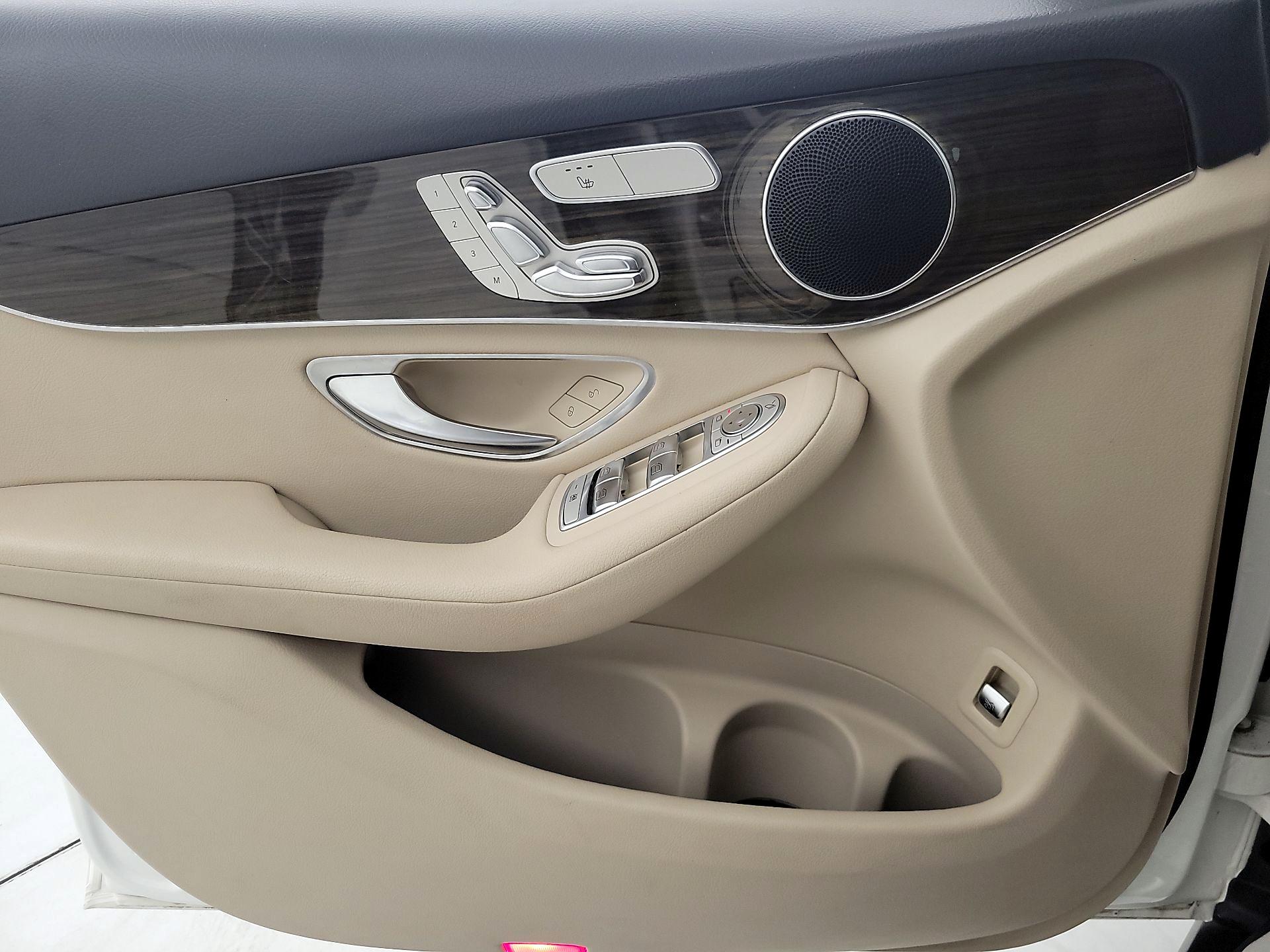 Thumbnail: 2019 Mercedes-Benz GLC - 12