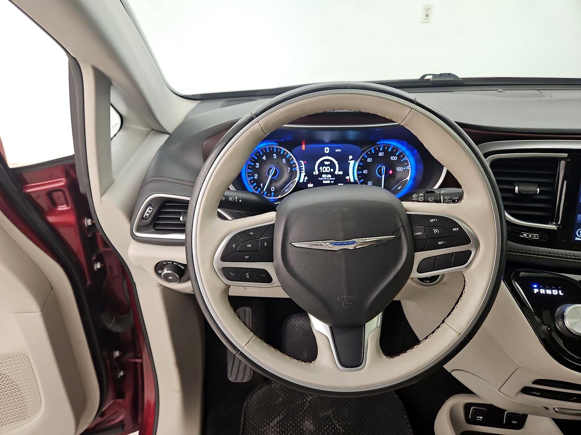 Thumbnail: 2019 Chrysler Pacifica - 10