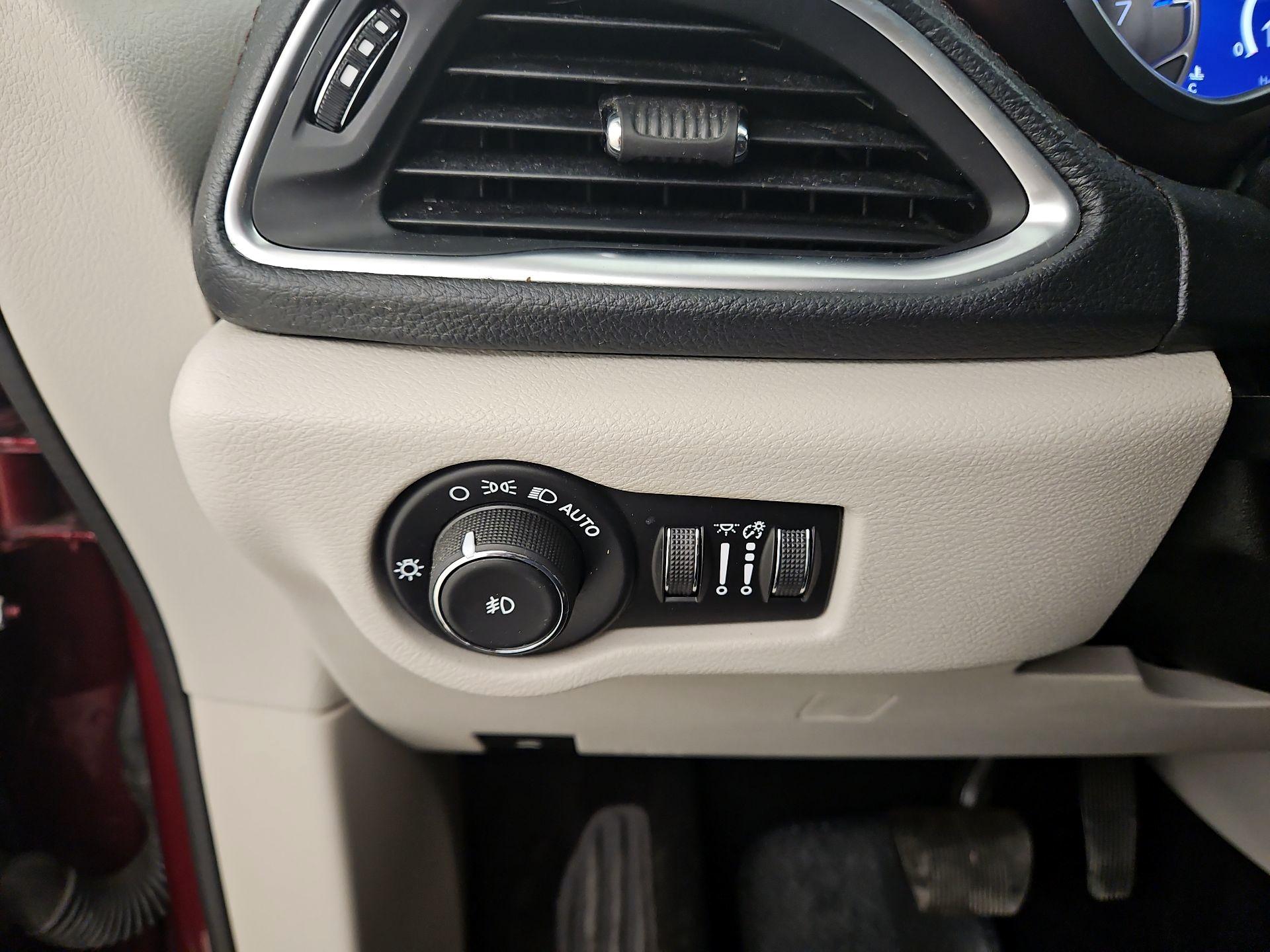 Thumbnail: 2019 Chrysler Pacifica - 13