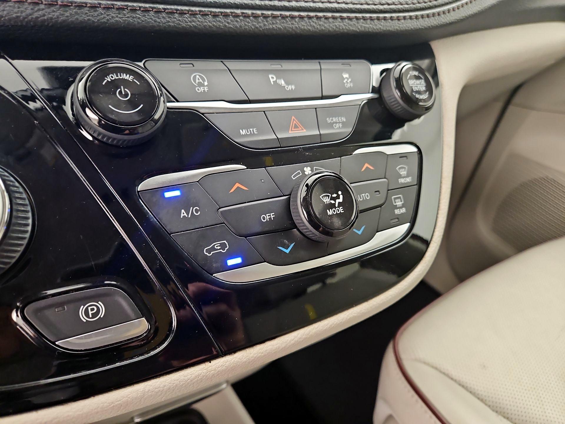 Thumbnail: 2019 Chrysler Pacifica - 17